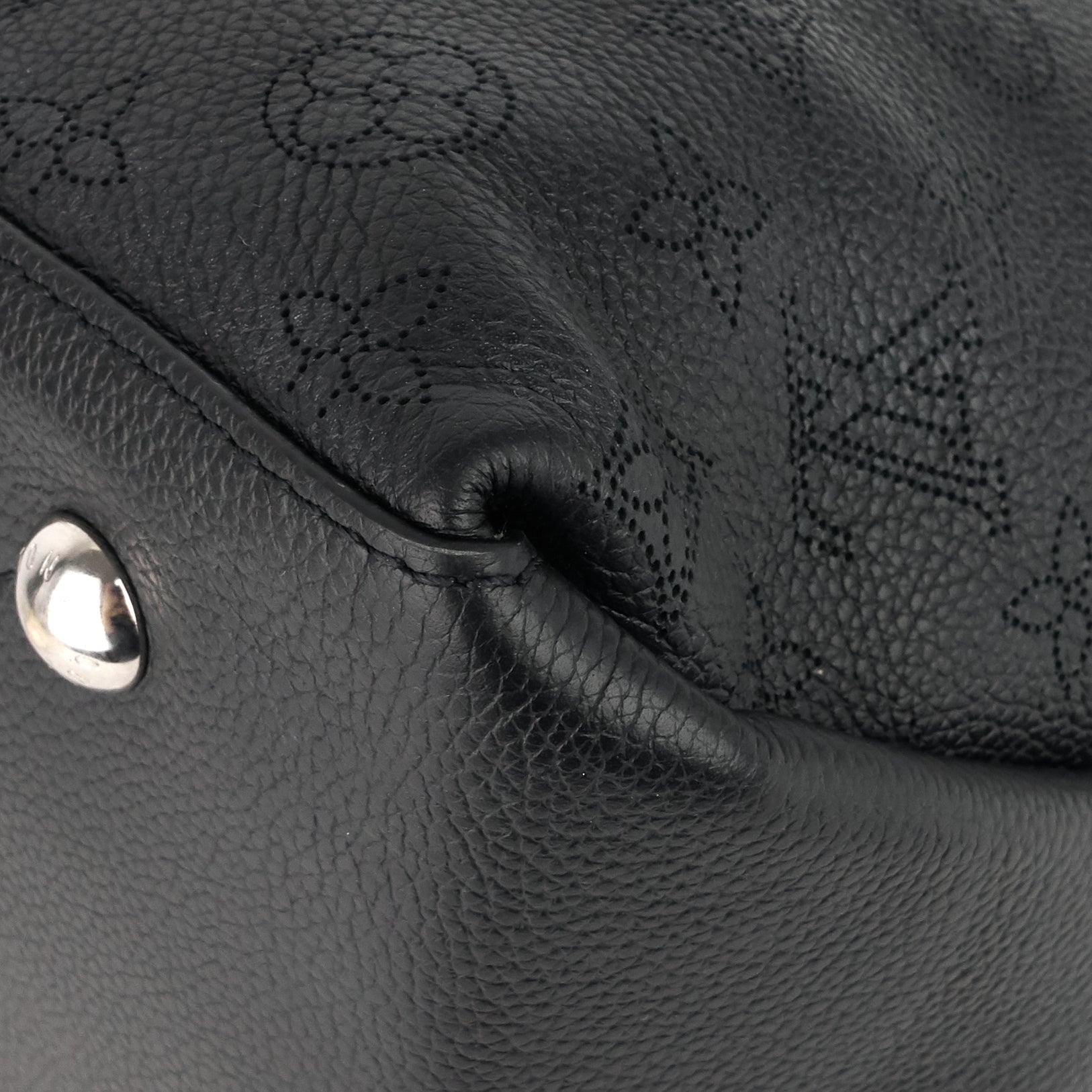 Louis Vuitto Beaubourg MM Mahina Leather Hobo Bag
