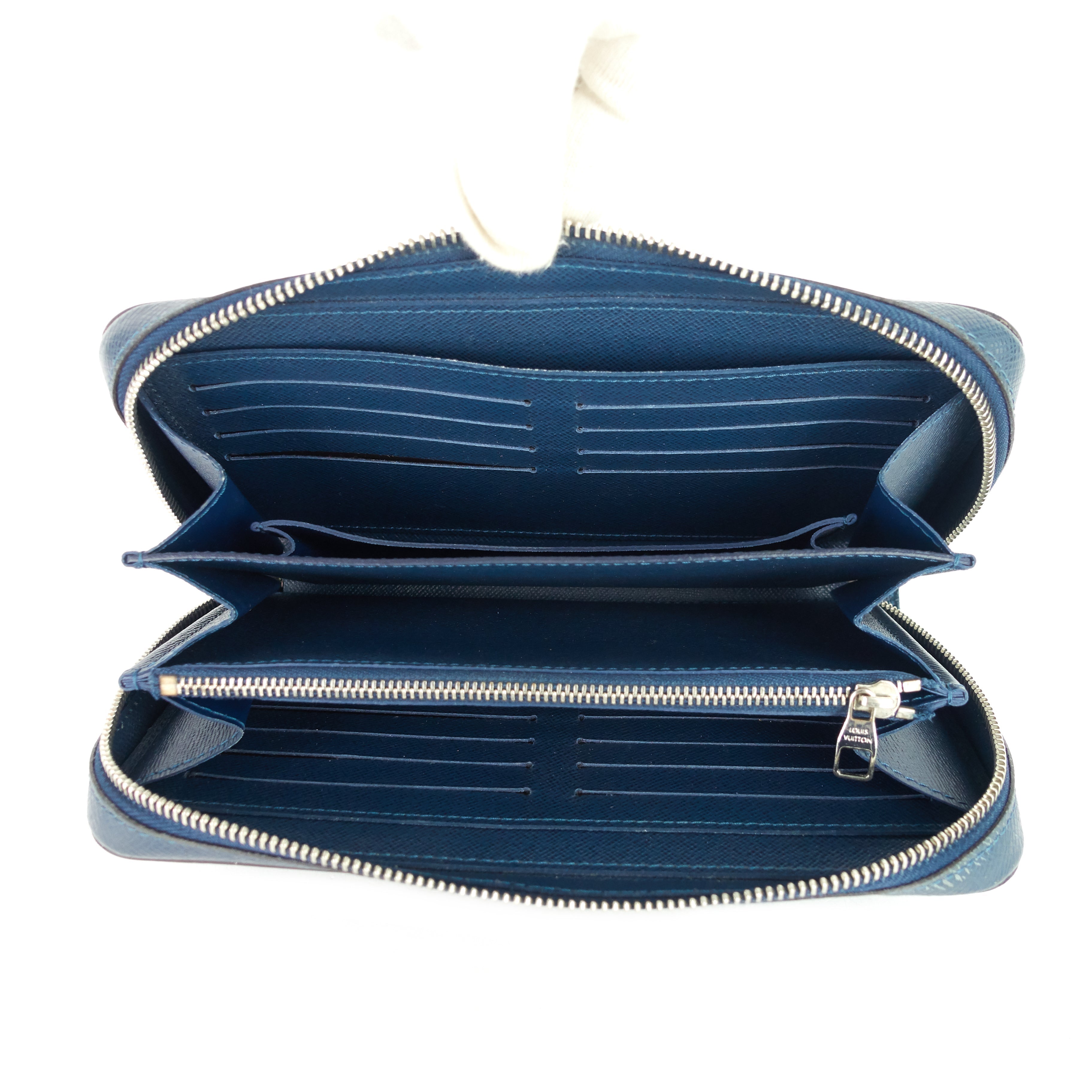 Louis Vuitto Zippy XL Taiga Leather Organizer Wallet
