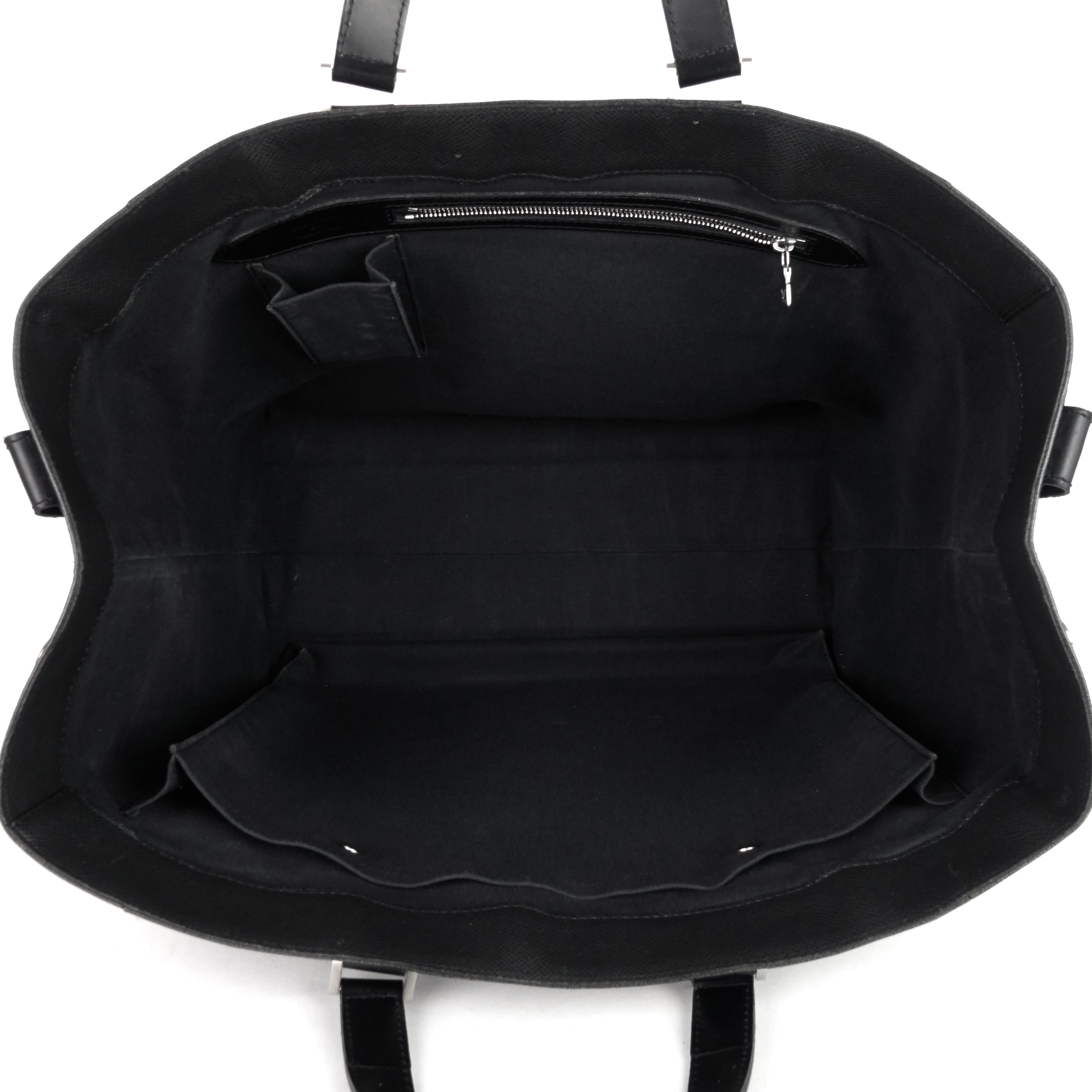 Louis Vuitto Kasbek GM Taiga Leather Bag