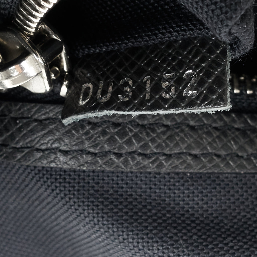 Louis Vuitto Roman MM Taiga Leather Messenger Bag