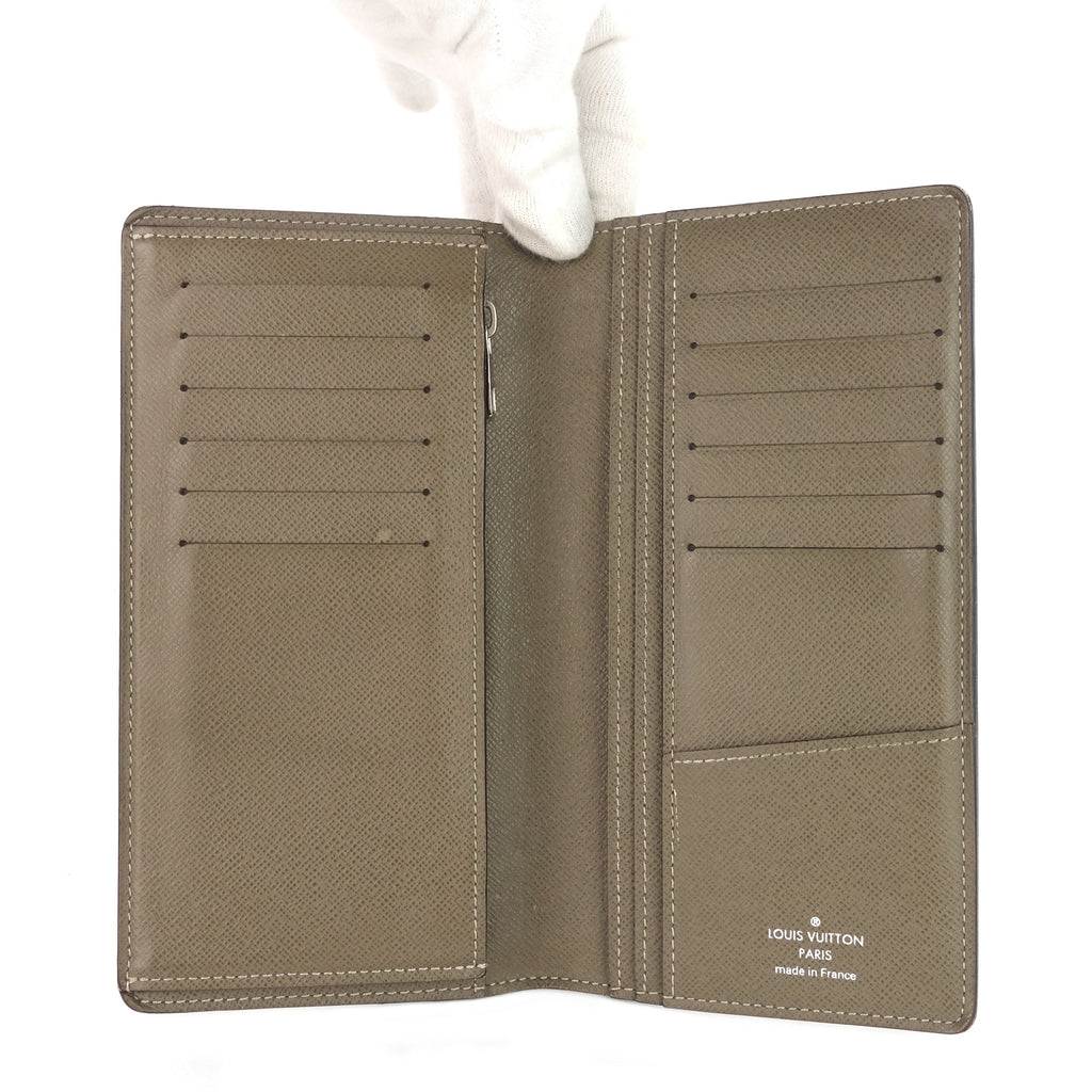 Louis Vuitto Brazza Taiga Leather Wallet
