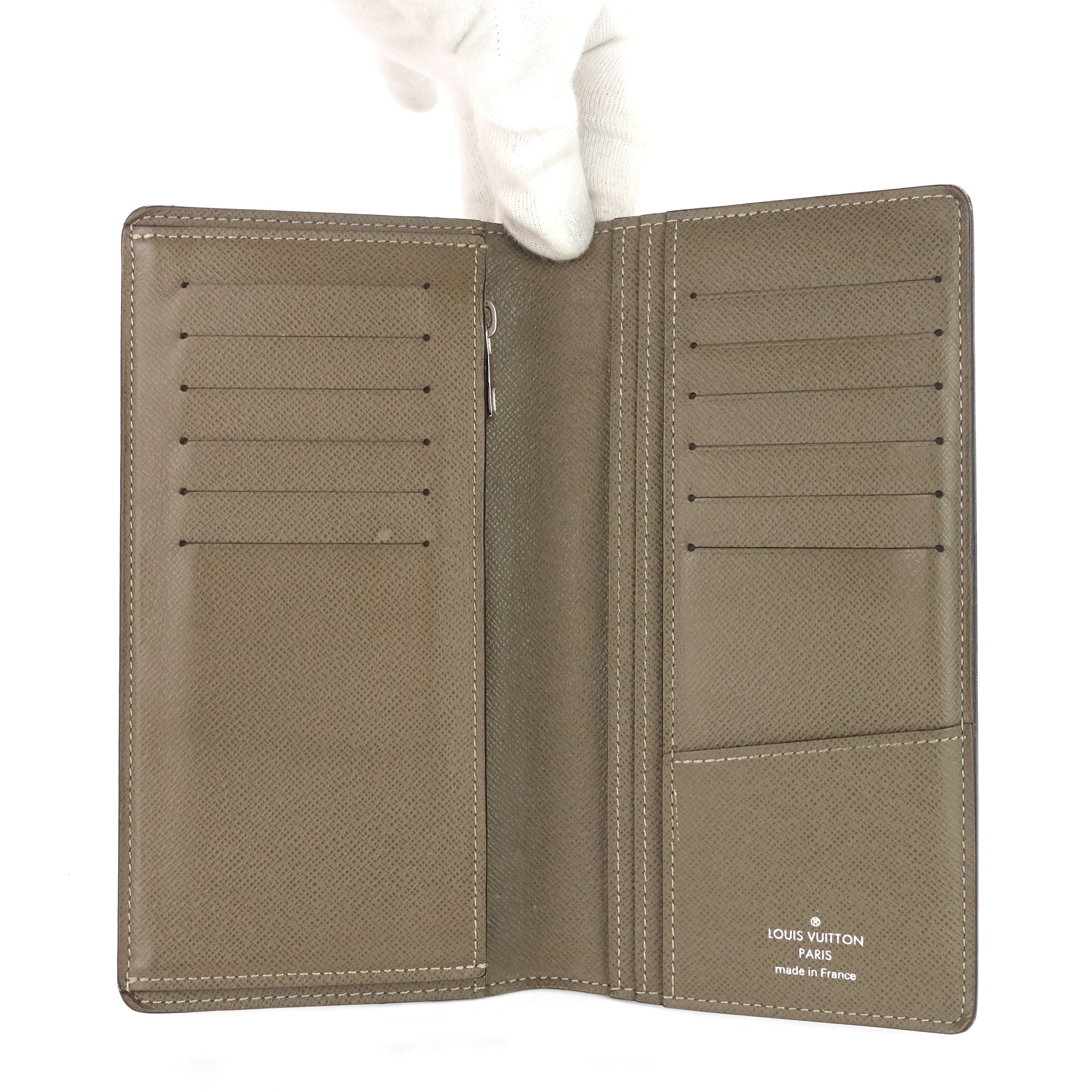 Louis Vuitto Brazza Taiga Leather Wallet