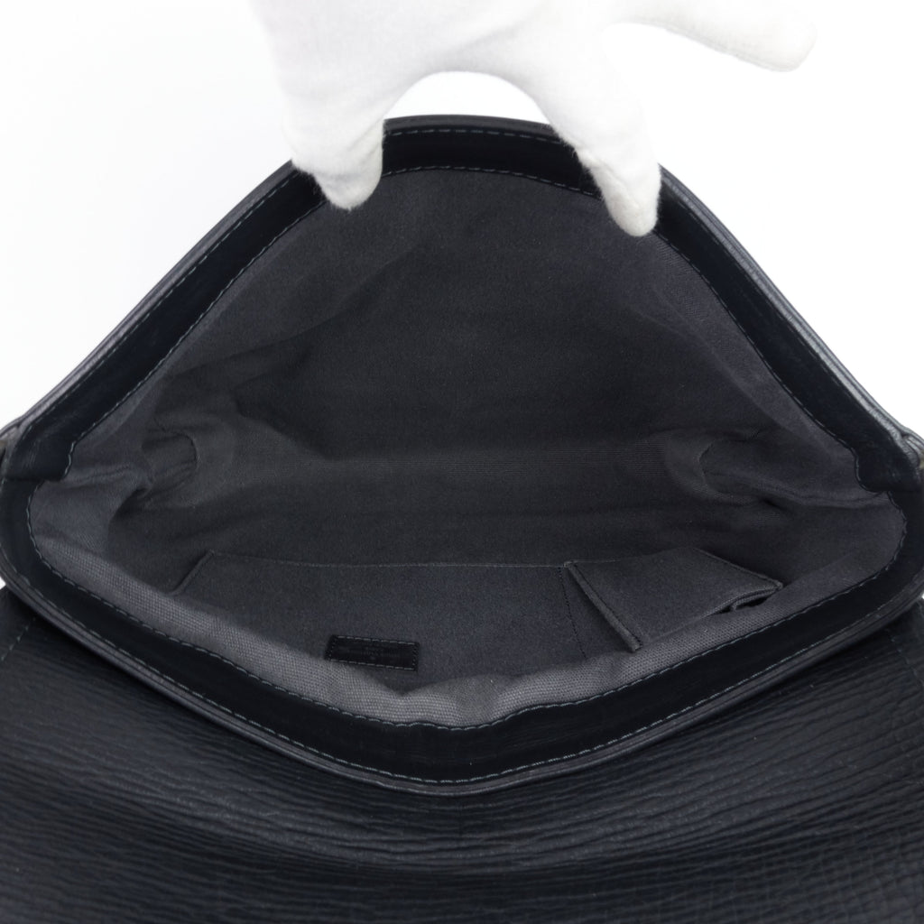 Louis Vuitto Omaha Utah Leather Messenger Bag