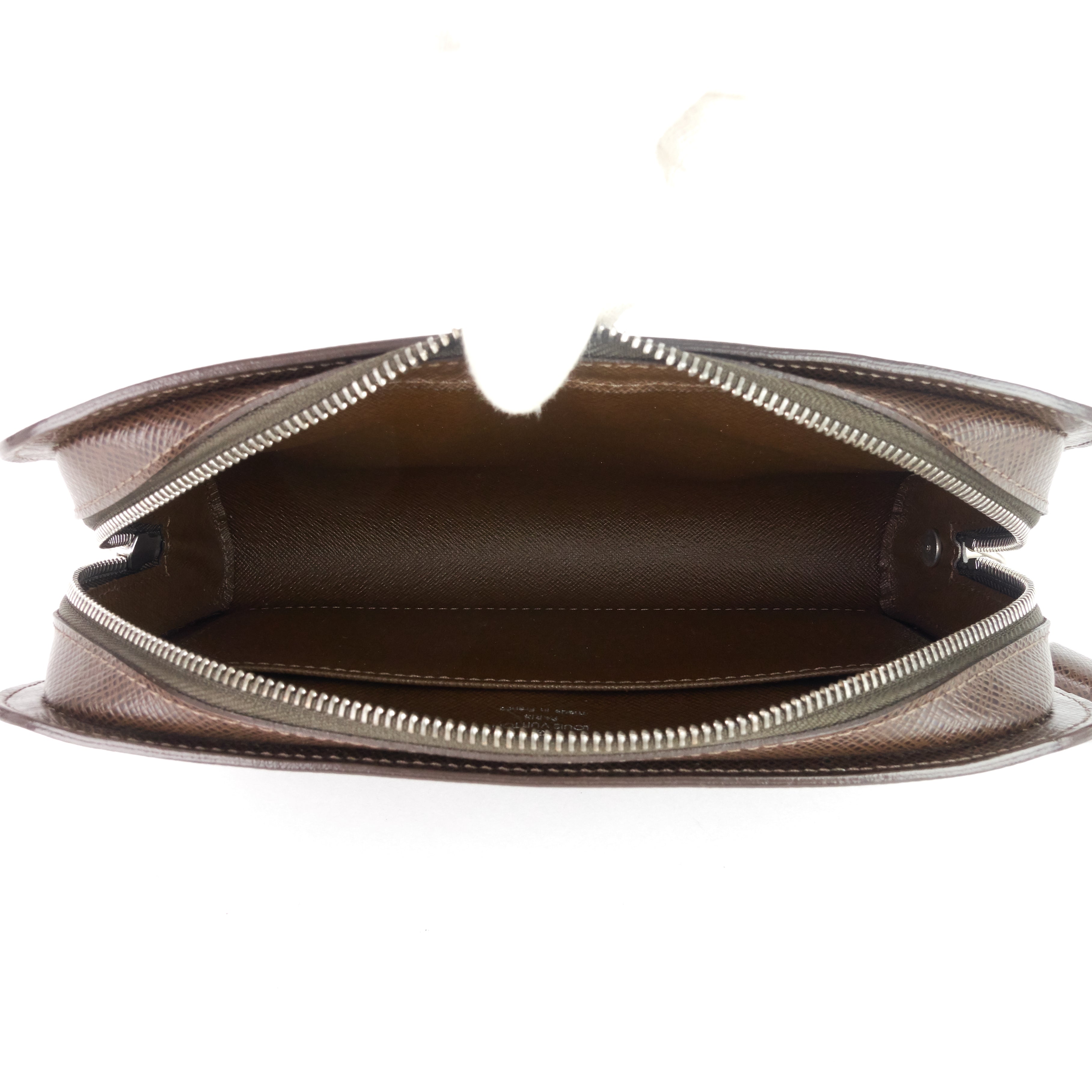 Louis Vuitto Pochette Baikal Grizzli Taiga Leather Bag