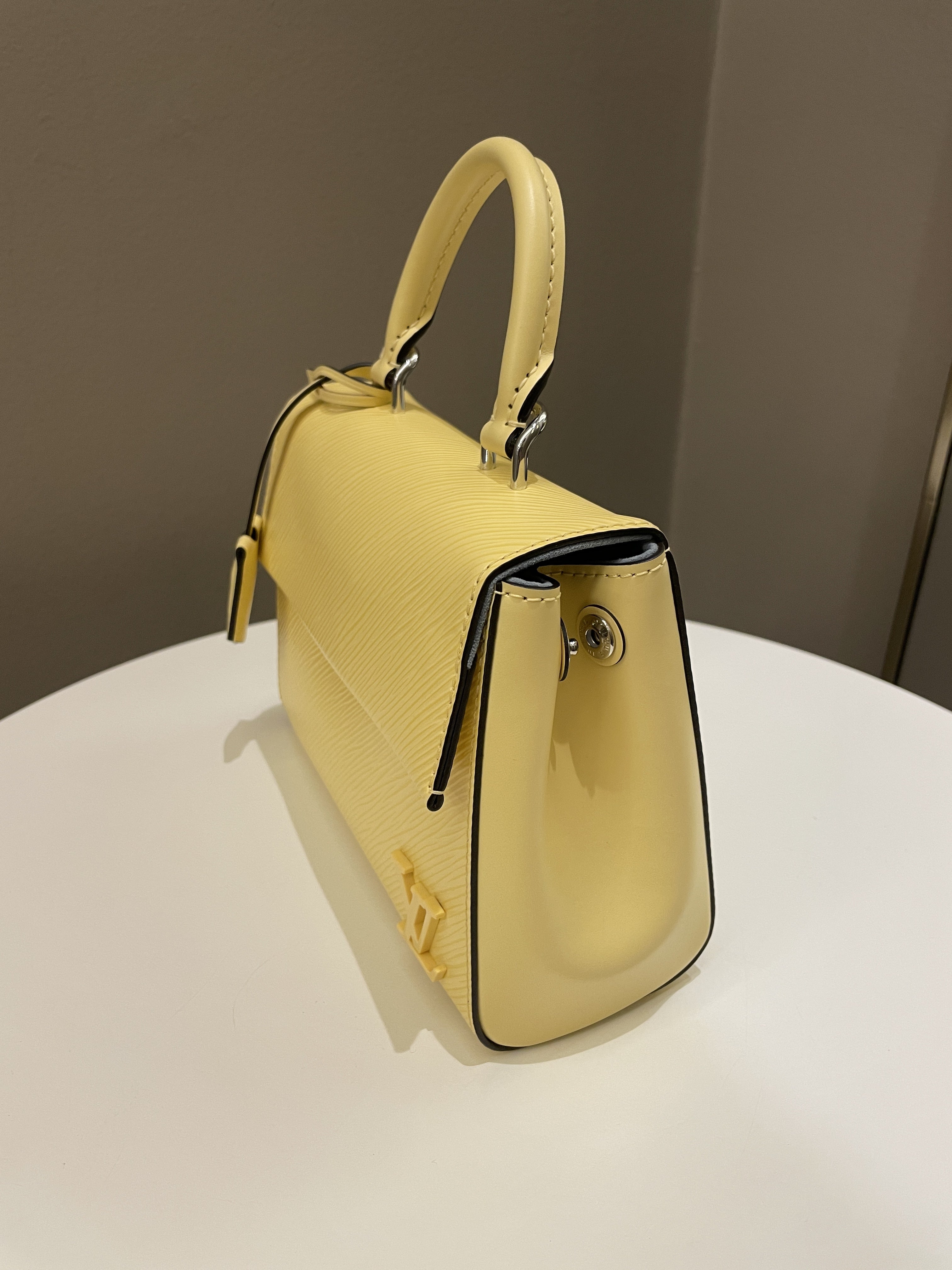 Louis Vuitton Mini Cluny Jaune Plume Epi