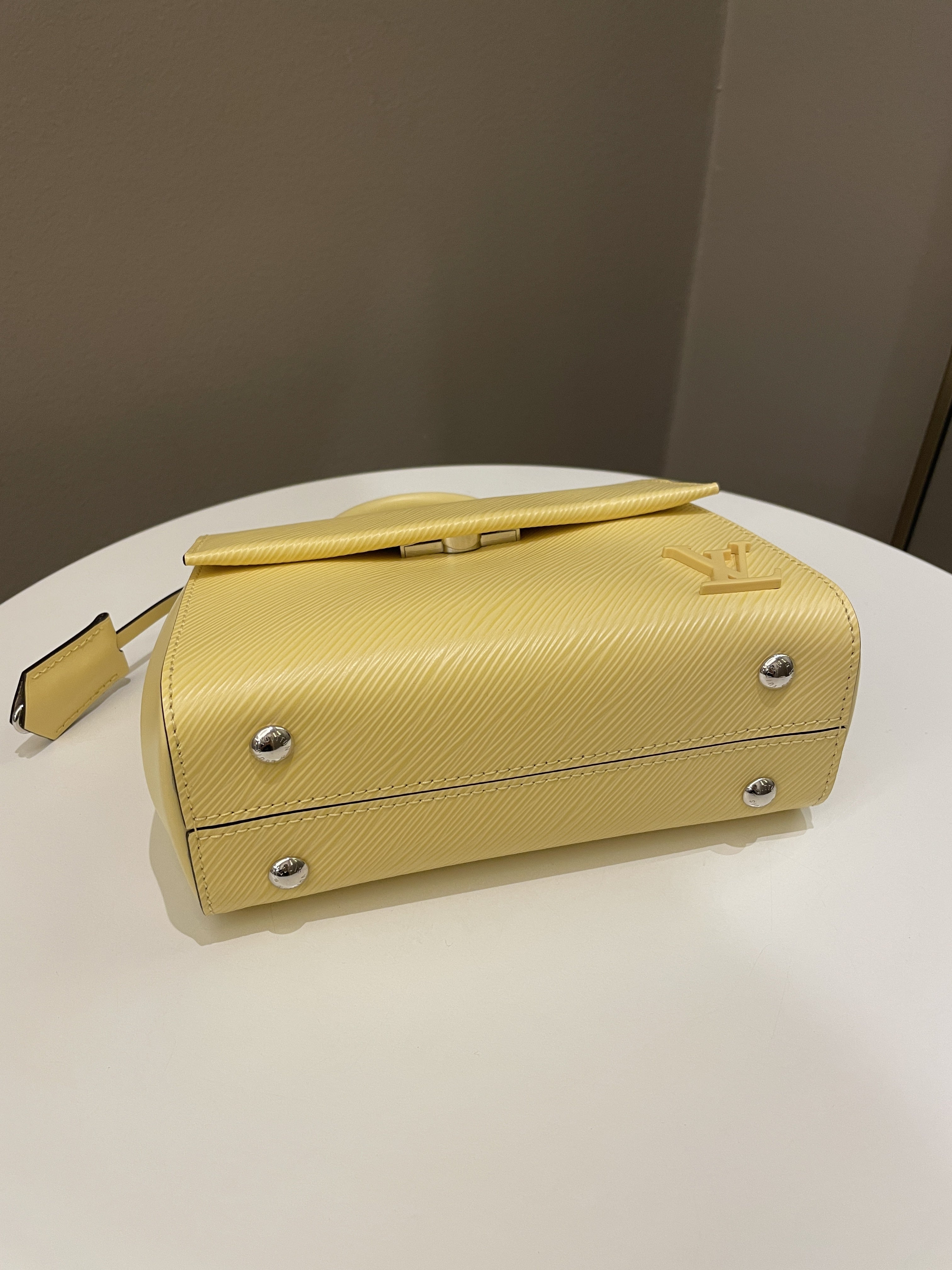 Louis Vuitton Mini Cluny Jaune Plume Epi