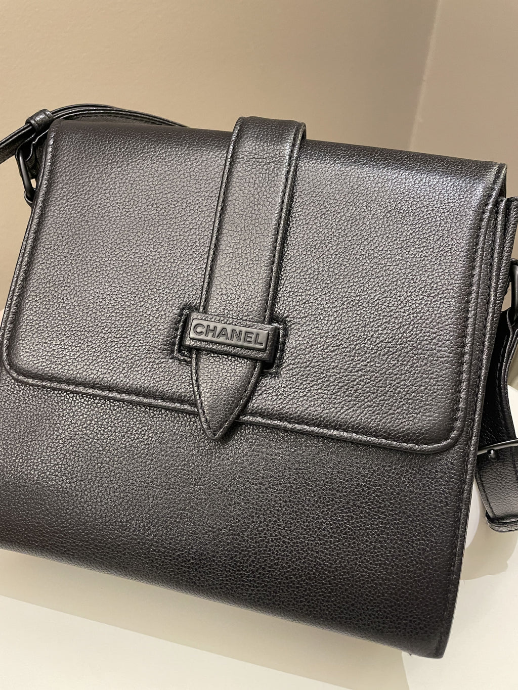 Chanel Vintage Messenger Crossbody Black Grainy Leather