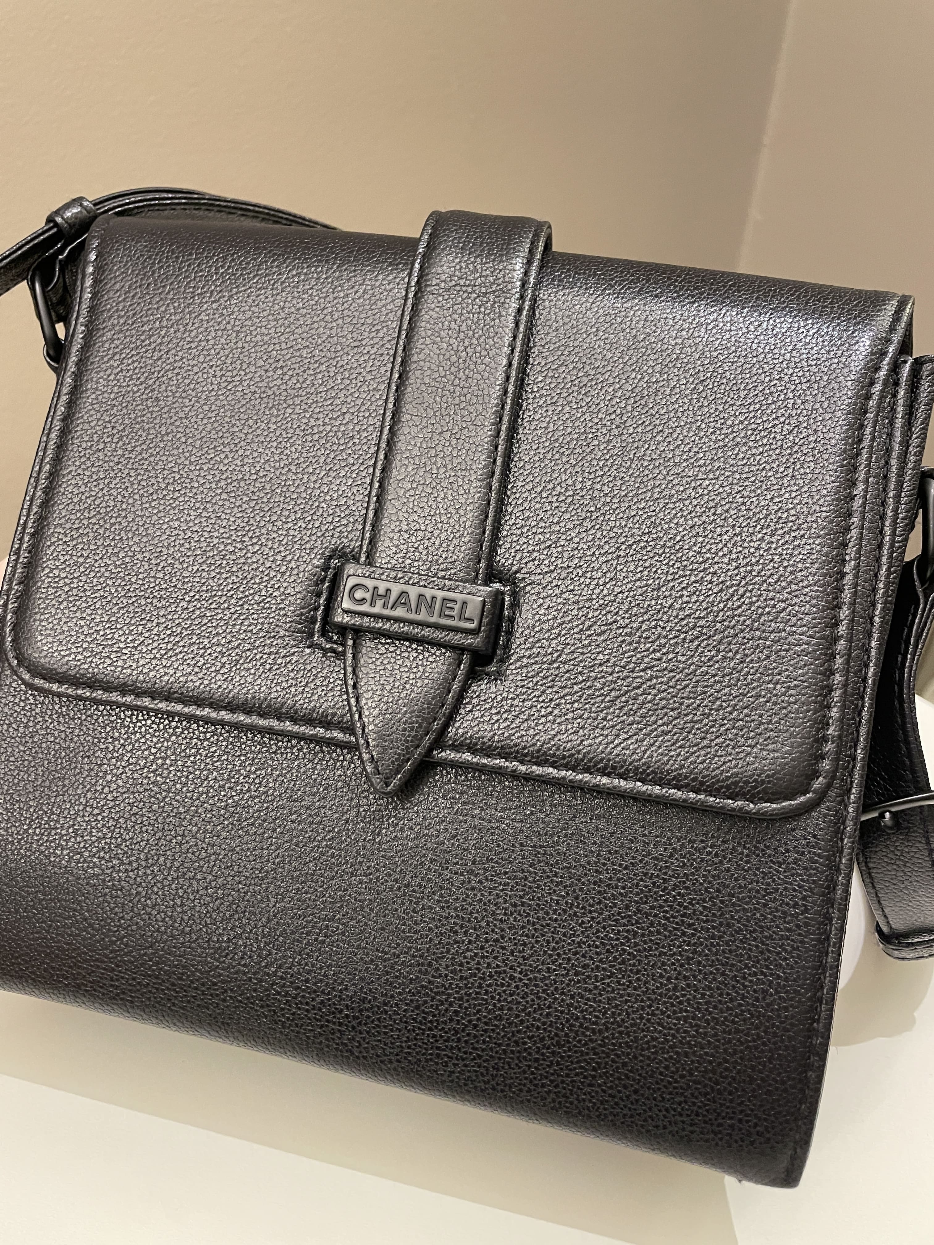 Chanel Vintage Messenger Crossbody Black Grainy Leather