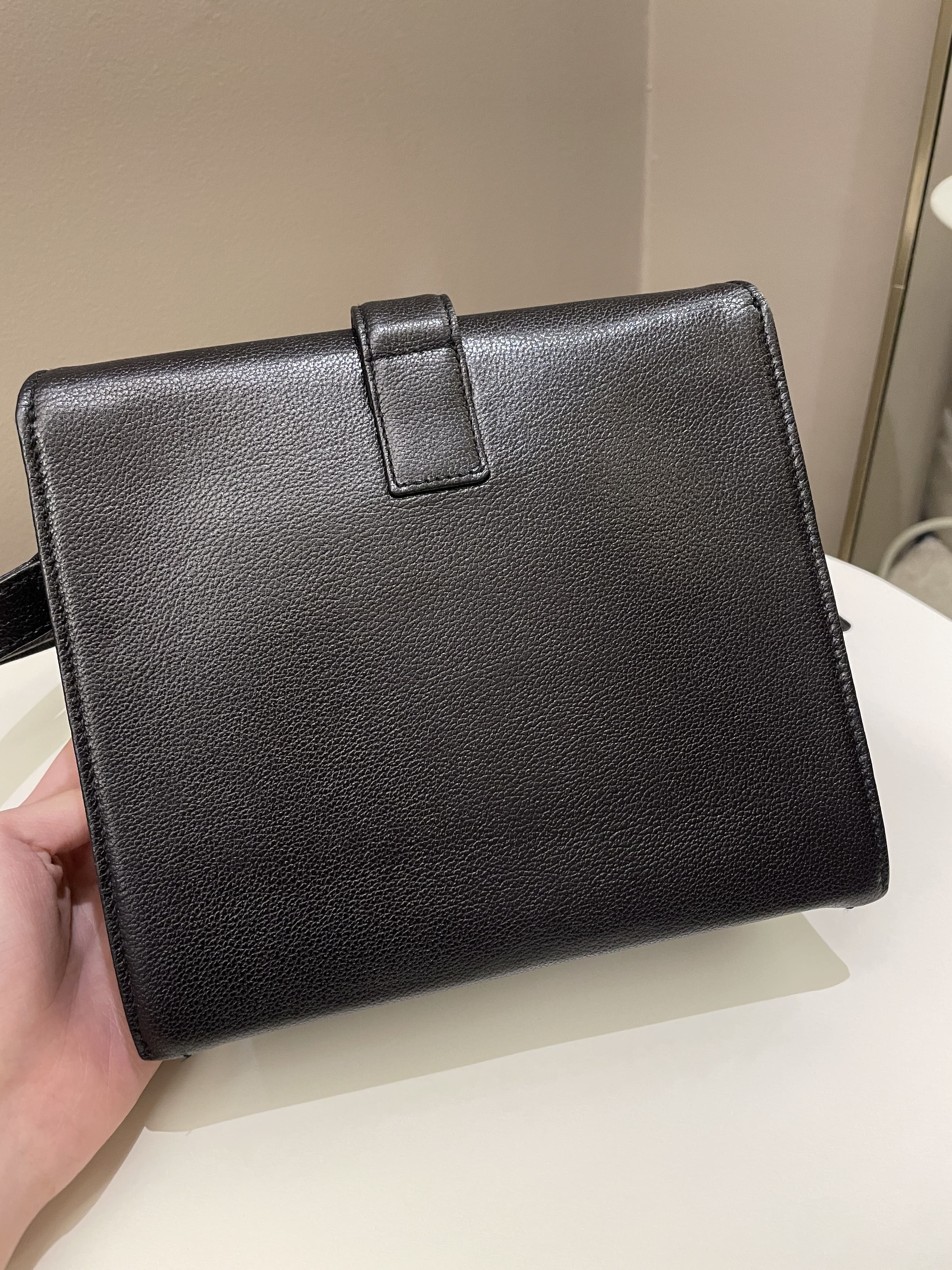 Chanel Vintage Messenger Crossbody Black Grainy Leather