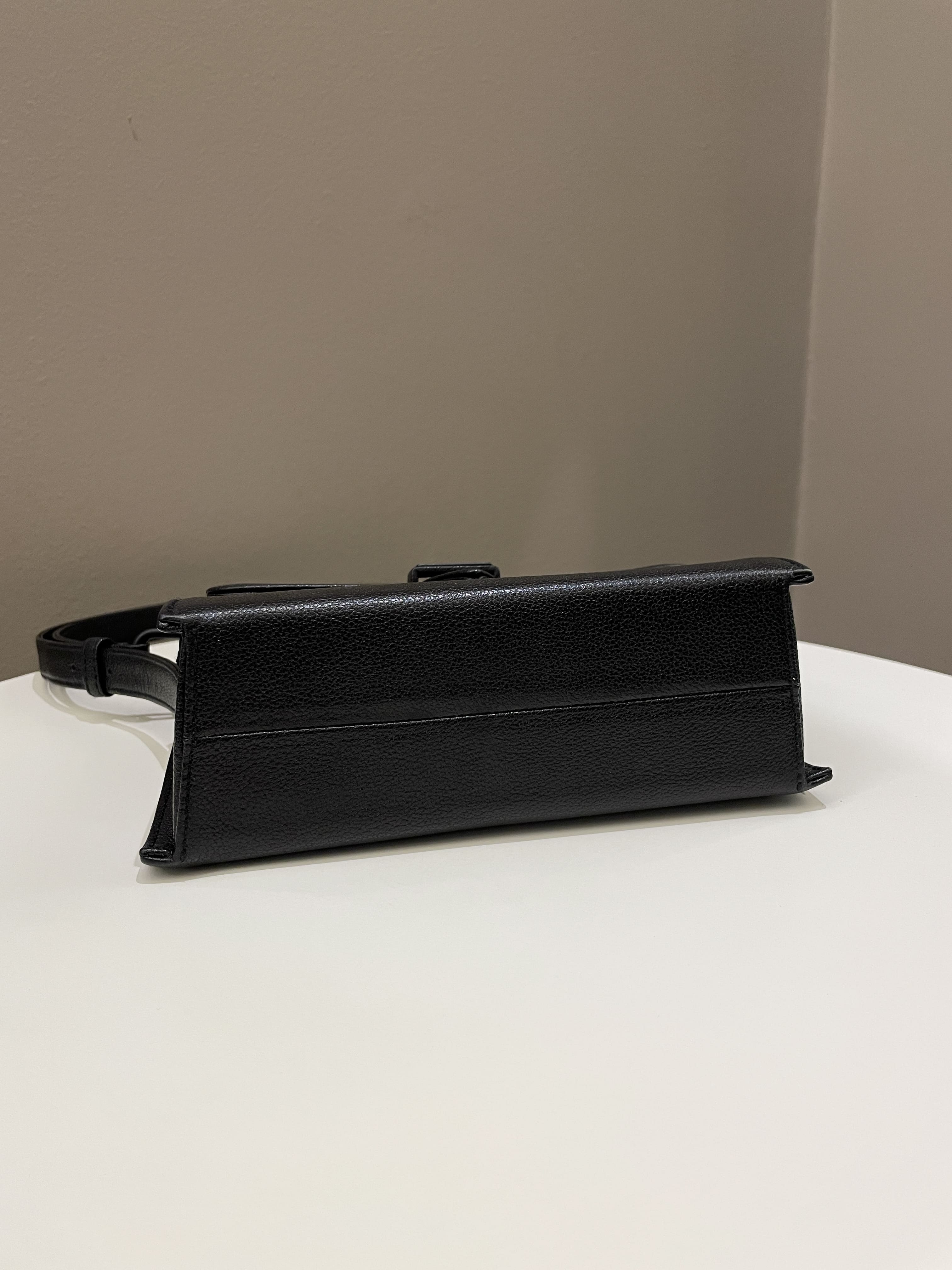 Chanel Vintage Messenger Crossbody Black Grainy Leather