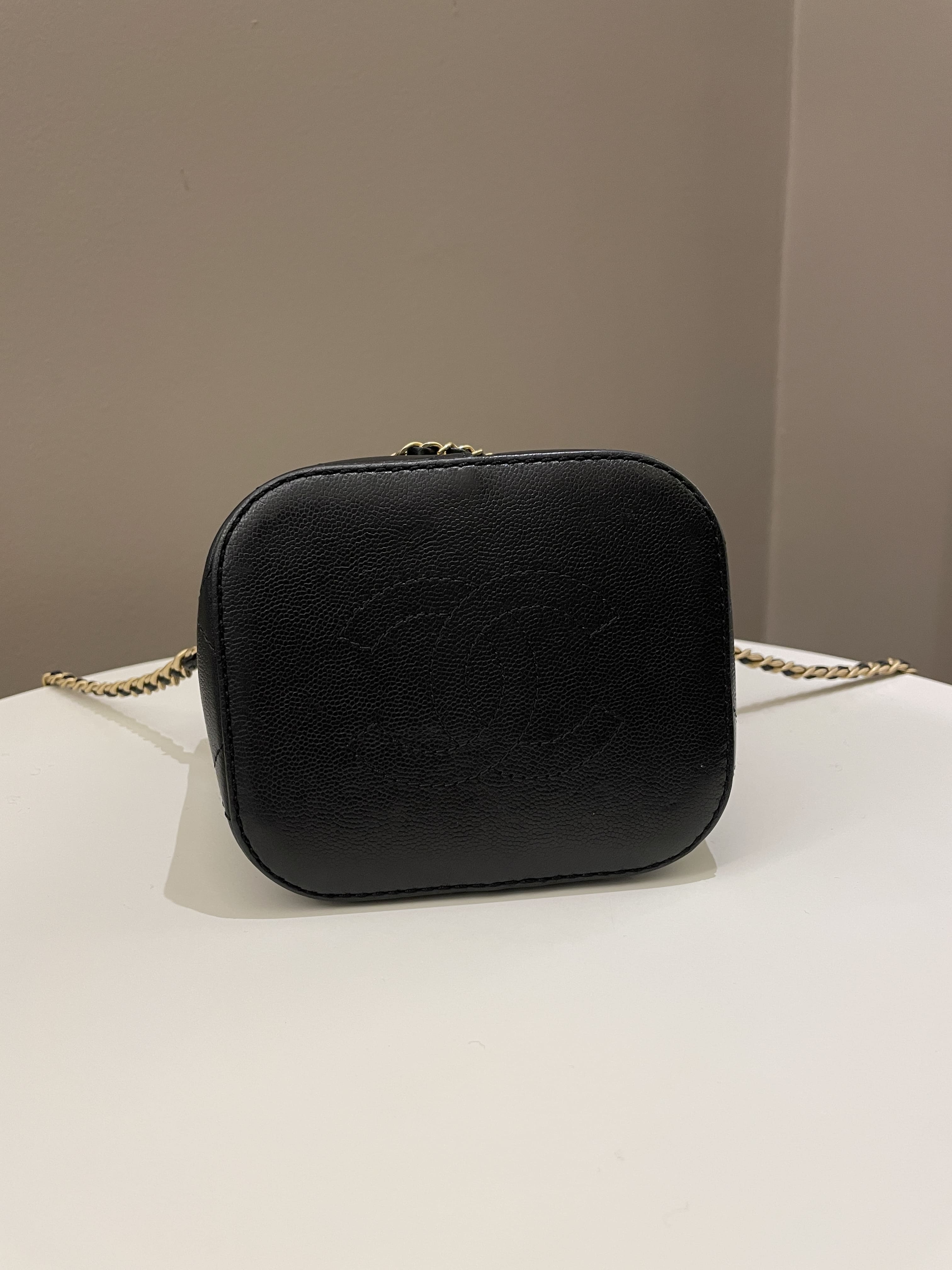 Chanel Cc Quilted Drawstring Bucket Black Caviar / Lambskin