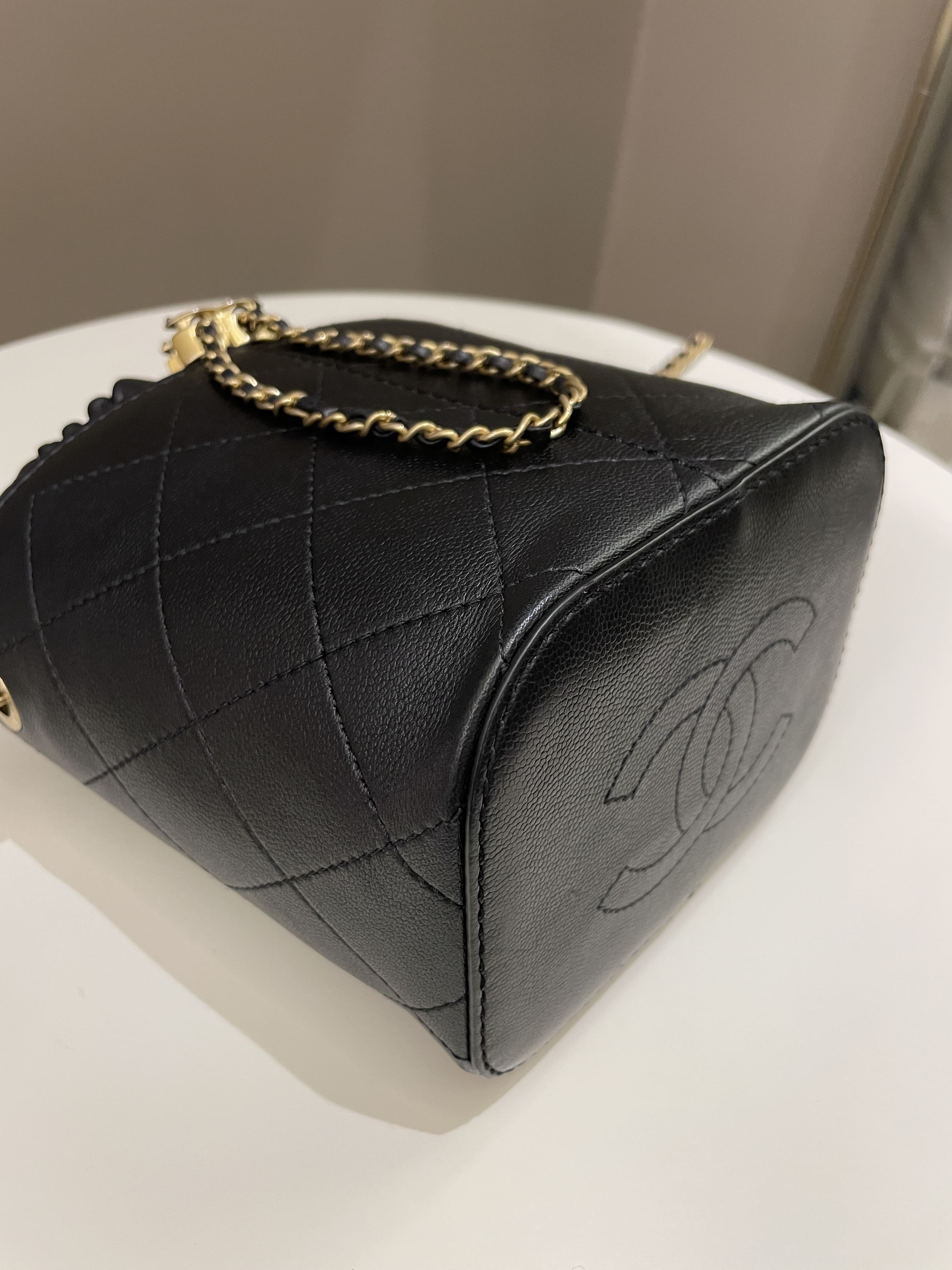 Chanel Cc Quilted Drawstring Bucket Black Caviar / Lambskin