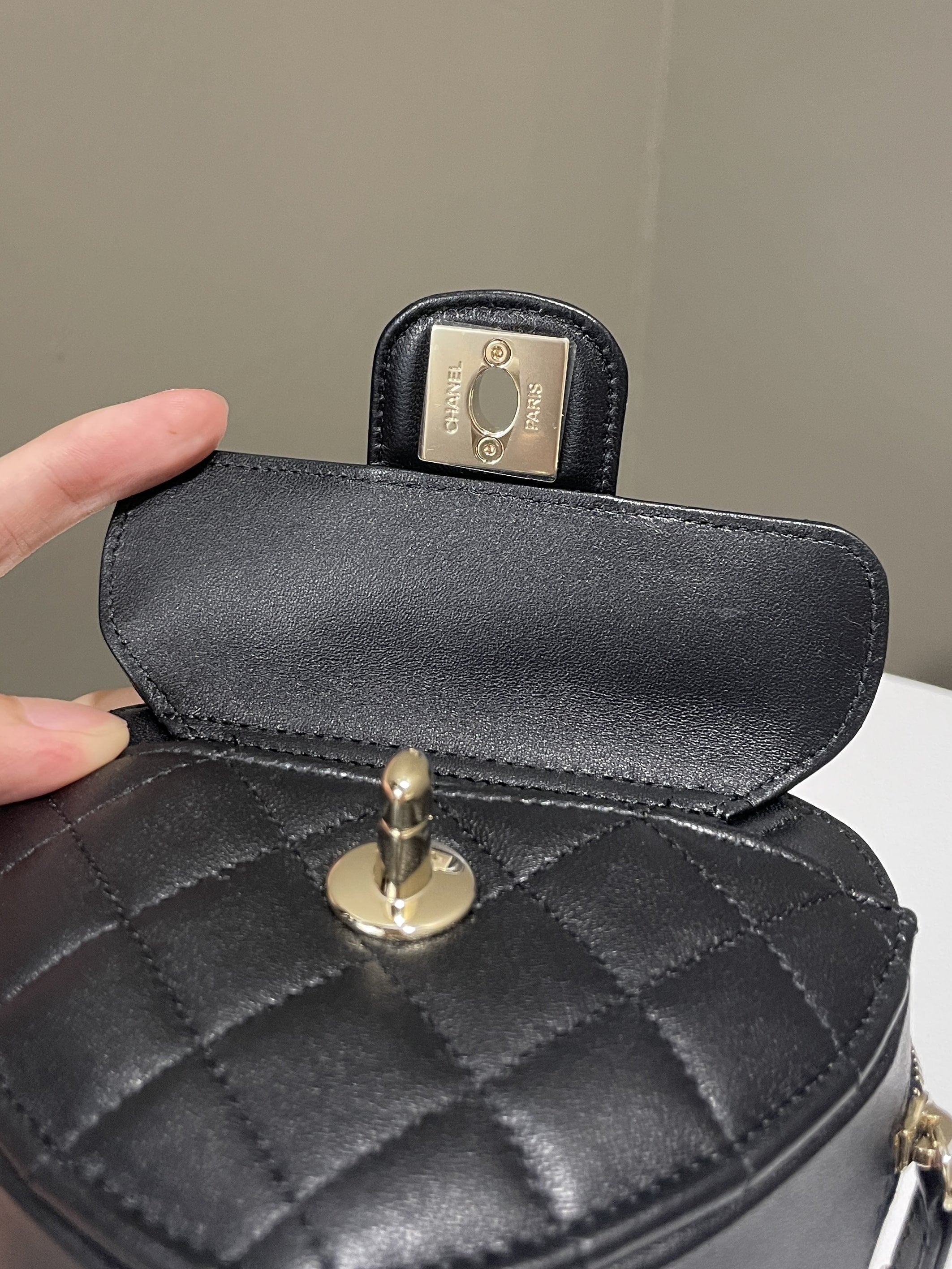 Chanel 22S Heart Bag Black