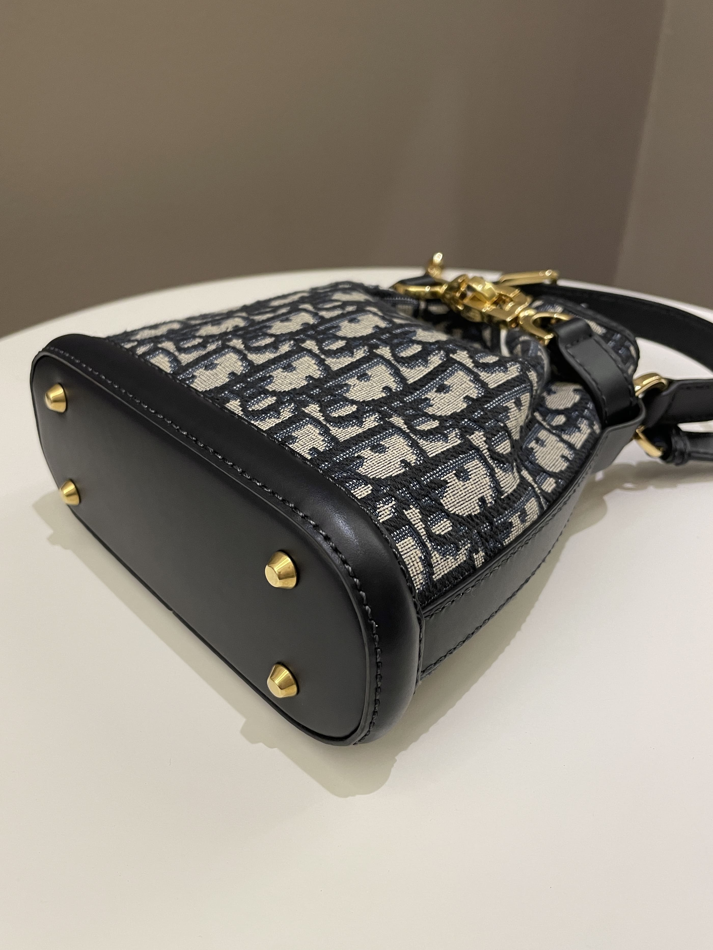 Dior CÃƒÂ¢Ã¢â€šÂ¬Ã¢â€žÂ¢est Bucket Bag Blue Dior Oblique