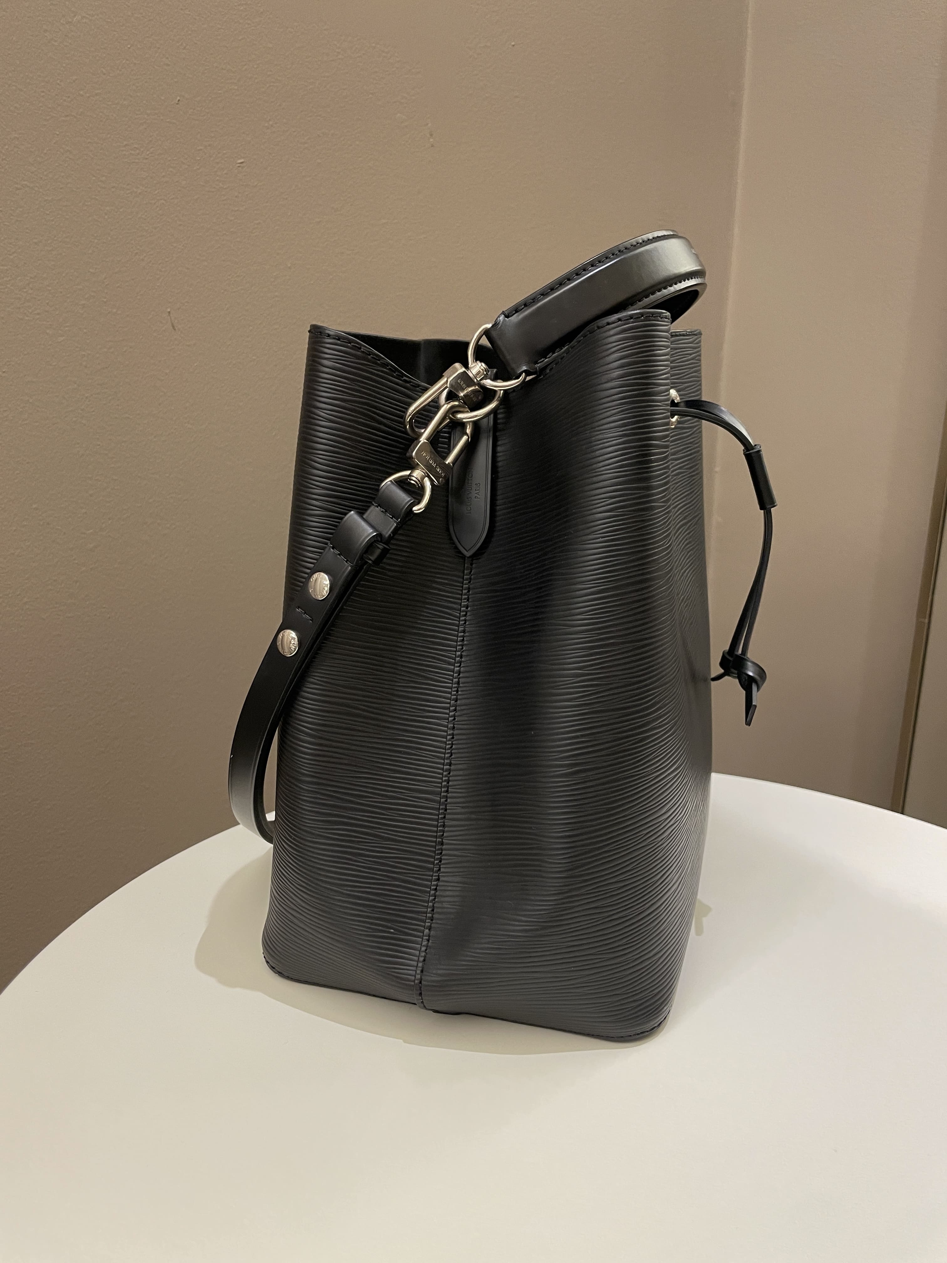 Louis Vuitton Neonoe MM Black Epi
