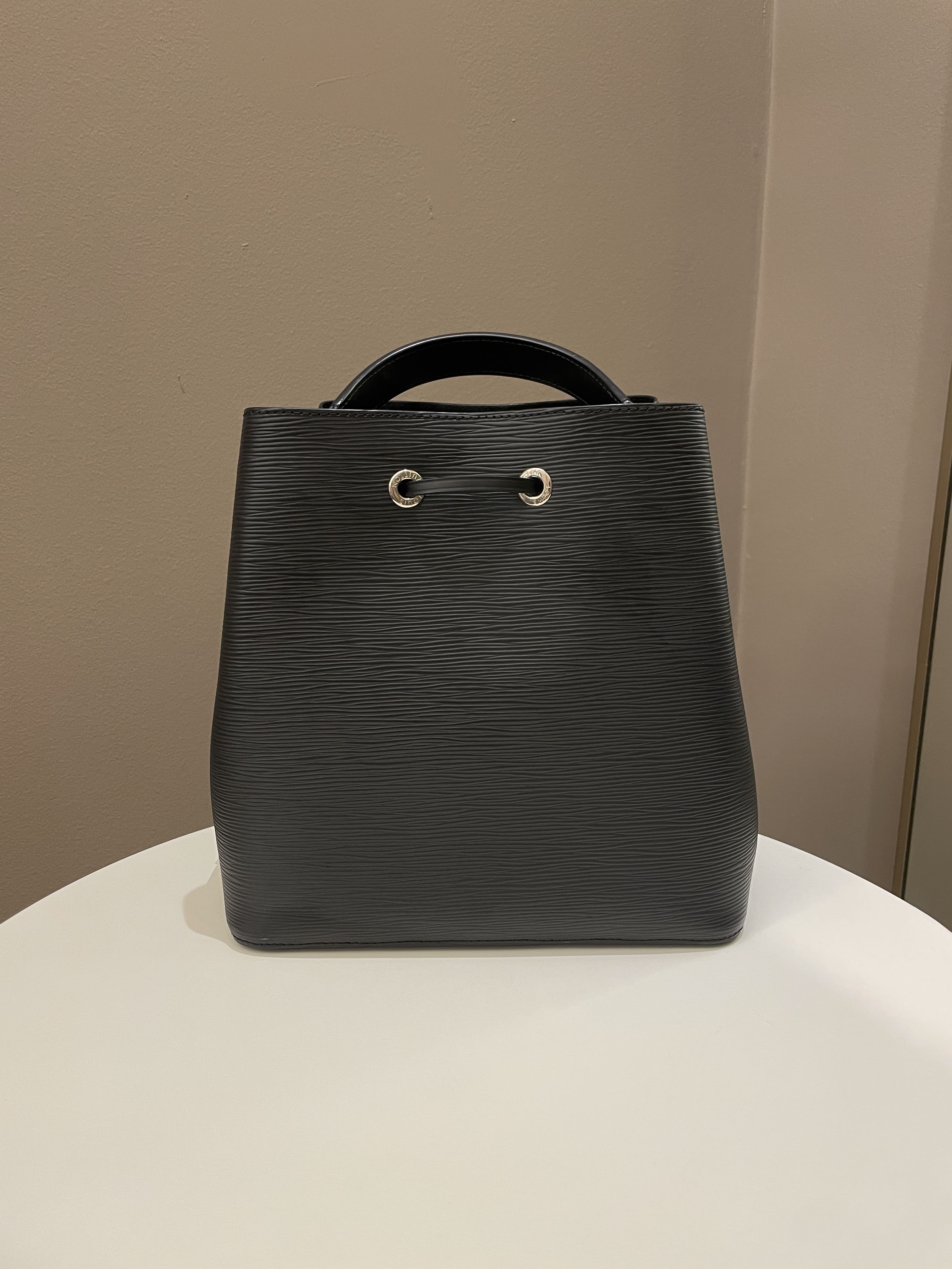 Louis Vuitton Neonoe MM Black Epi