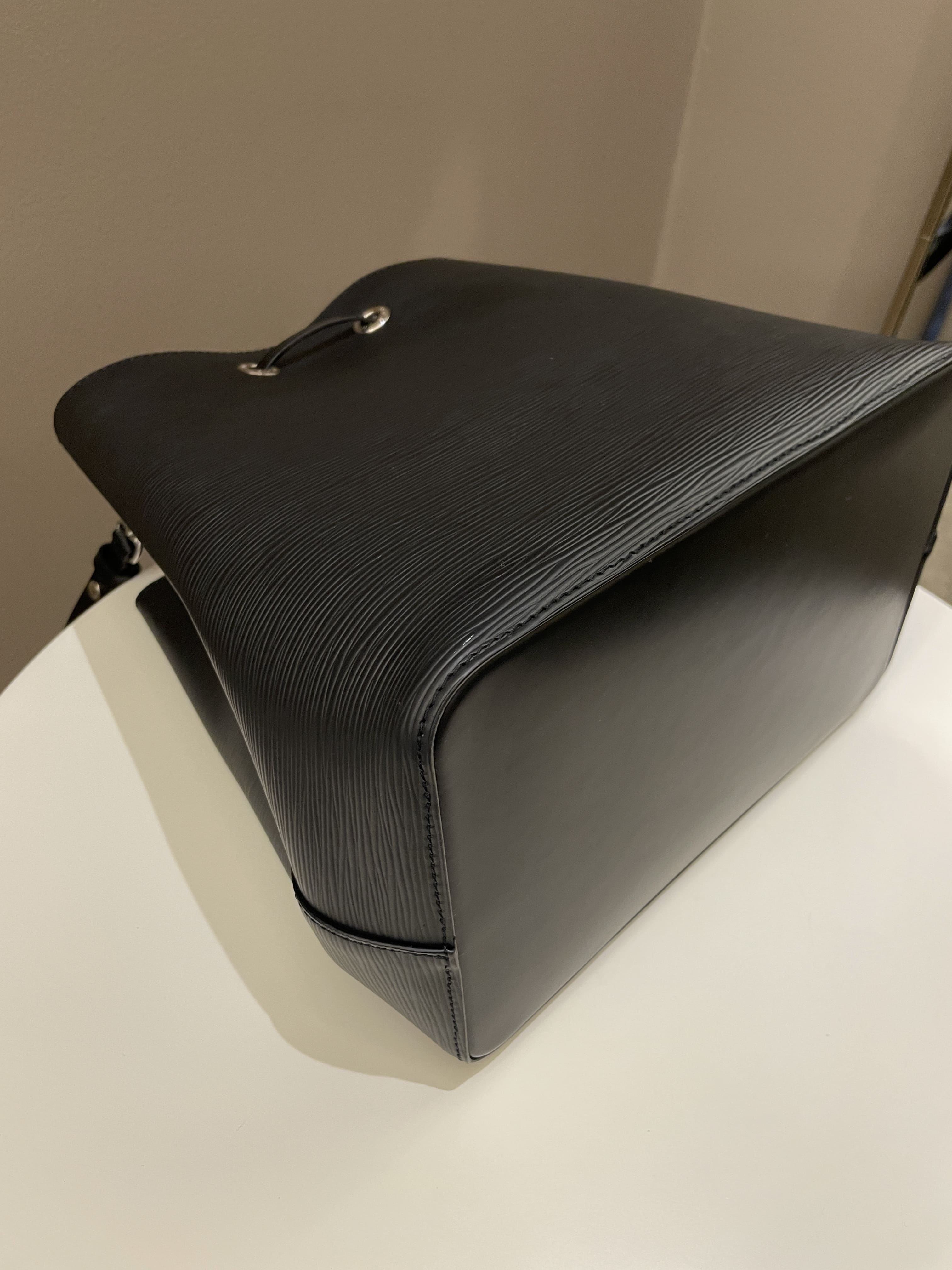 Louis Vuitton Neonoe MM Black Epi