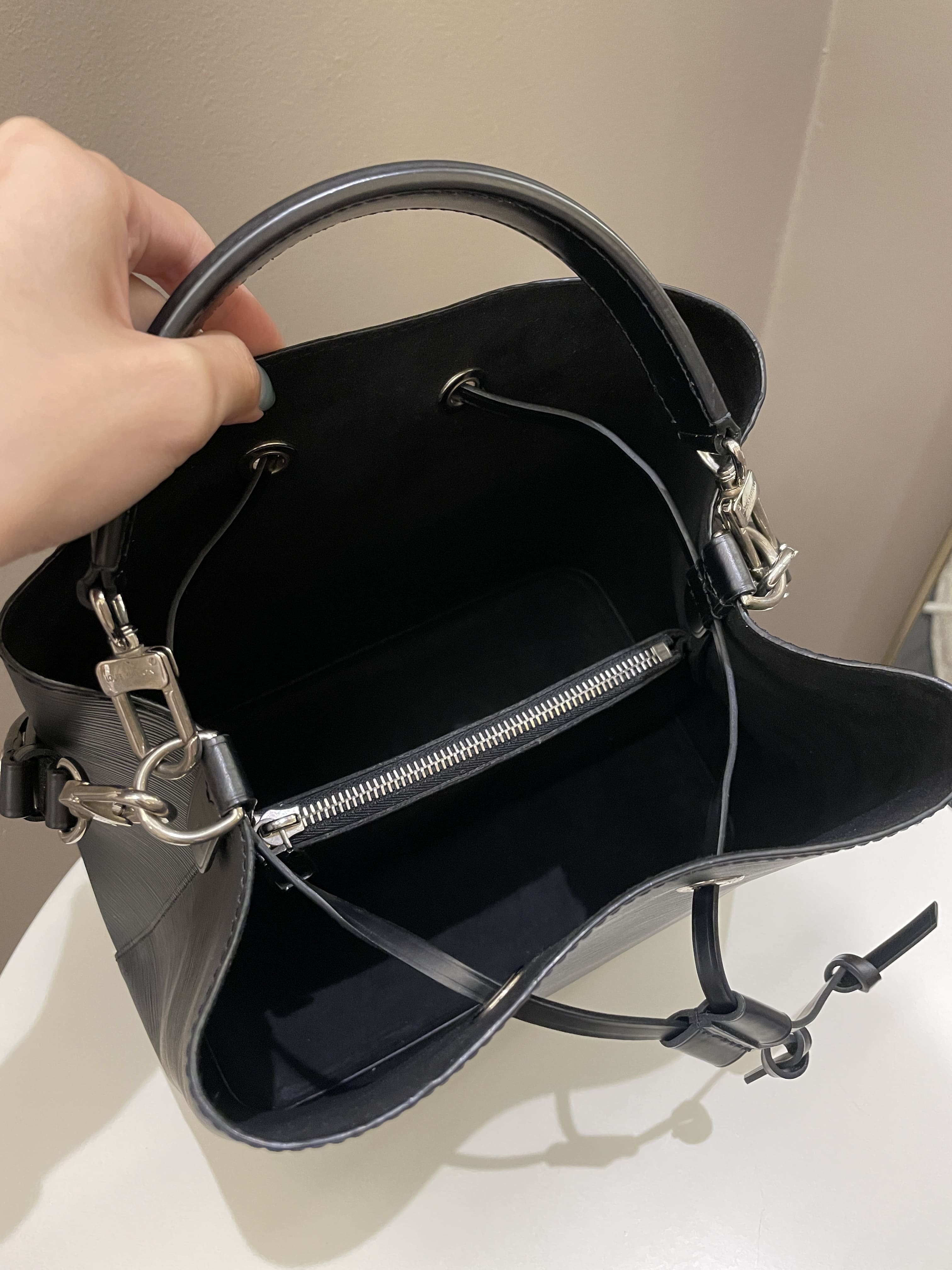 Louis Vuitton Neonoe MM Black Epi