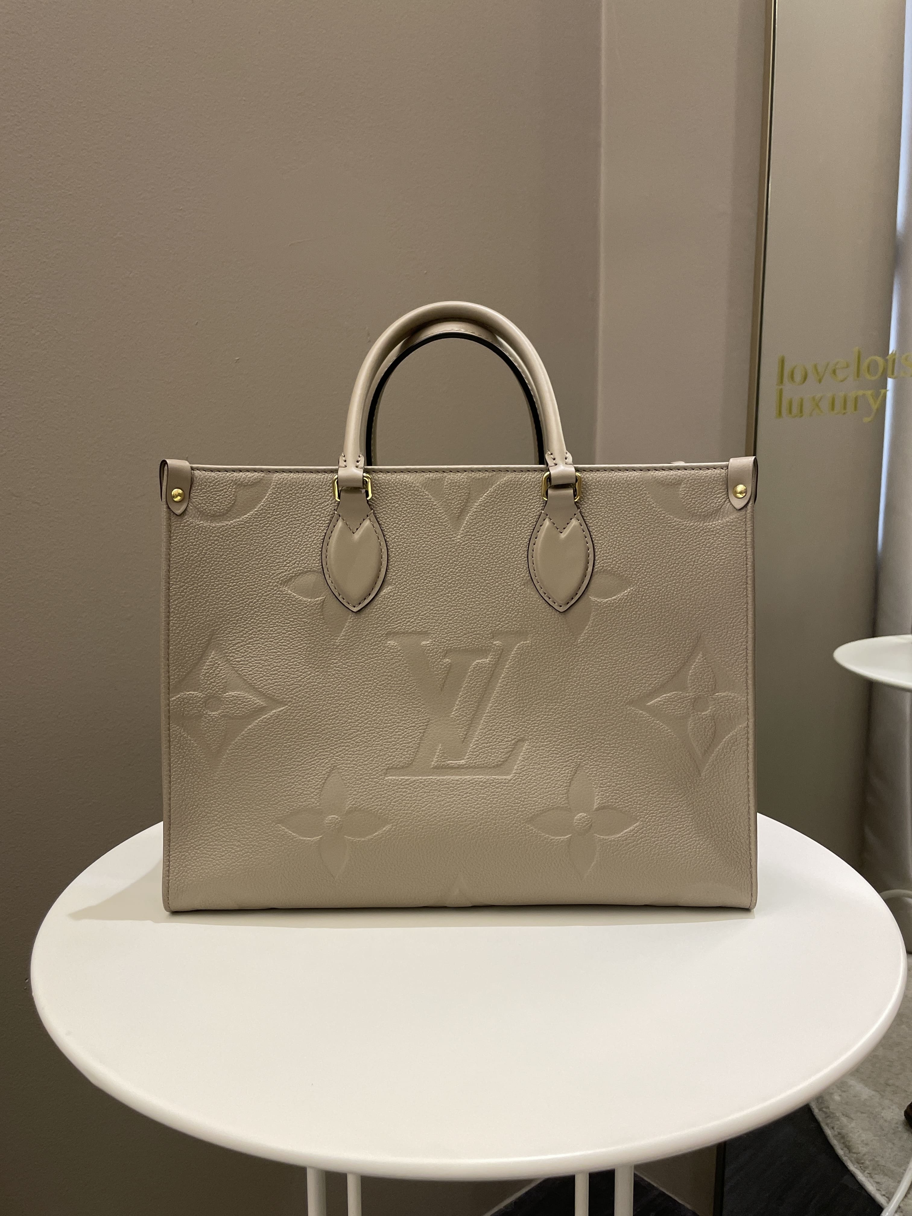 Louis Vuitton OnTheGo MM Tourterelle Empreinte