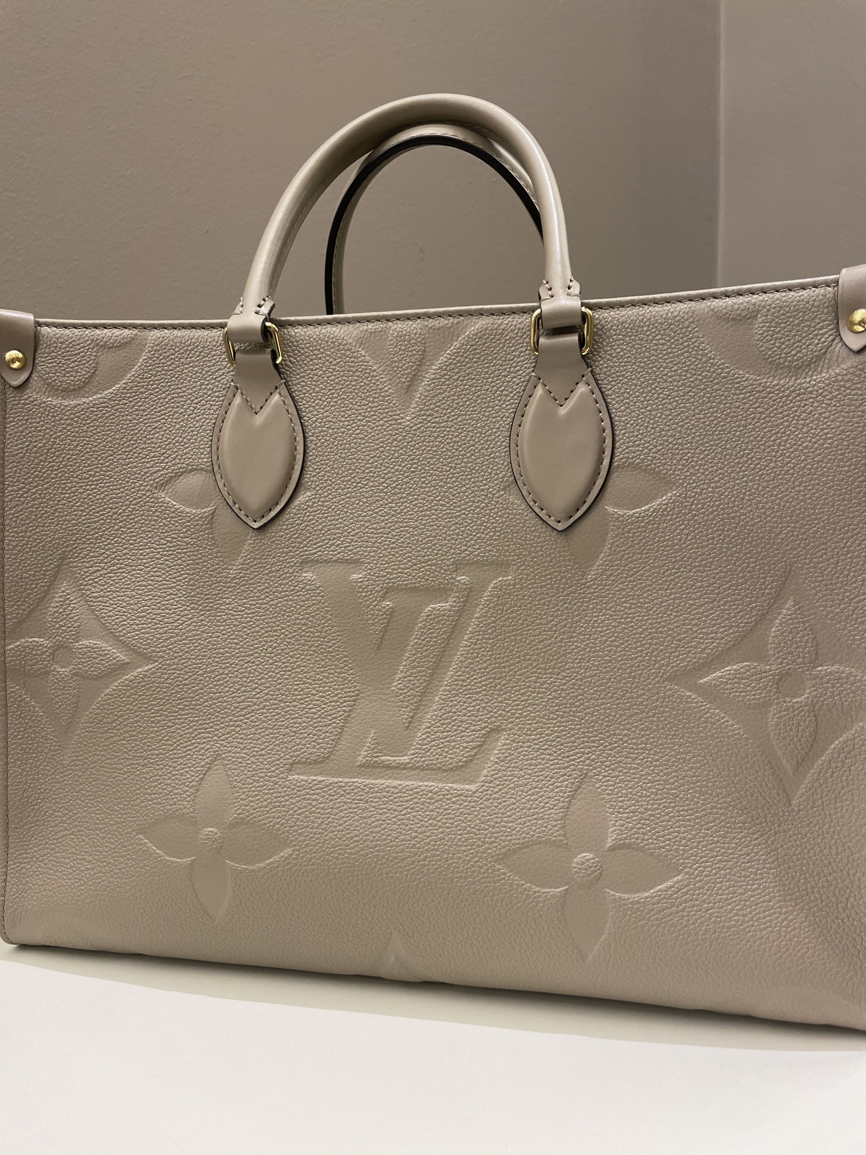 Louis Vuitton OnTheGo MM Tourterelle Empreinte