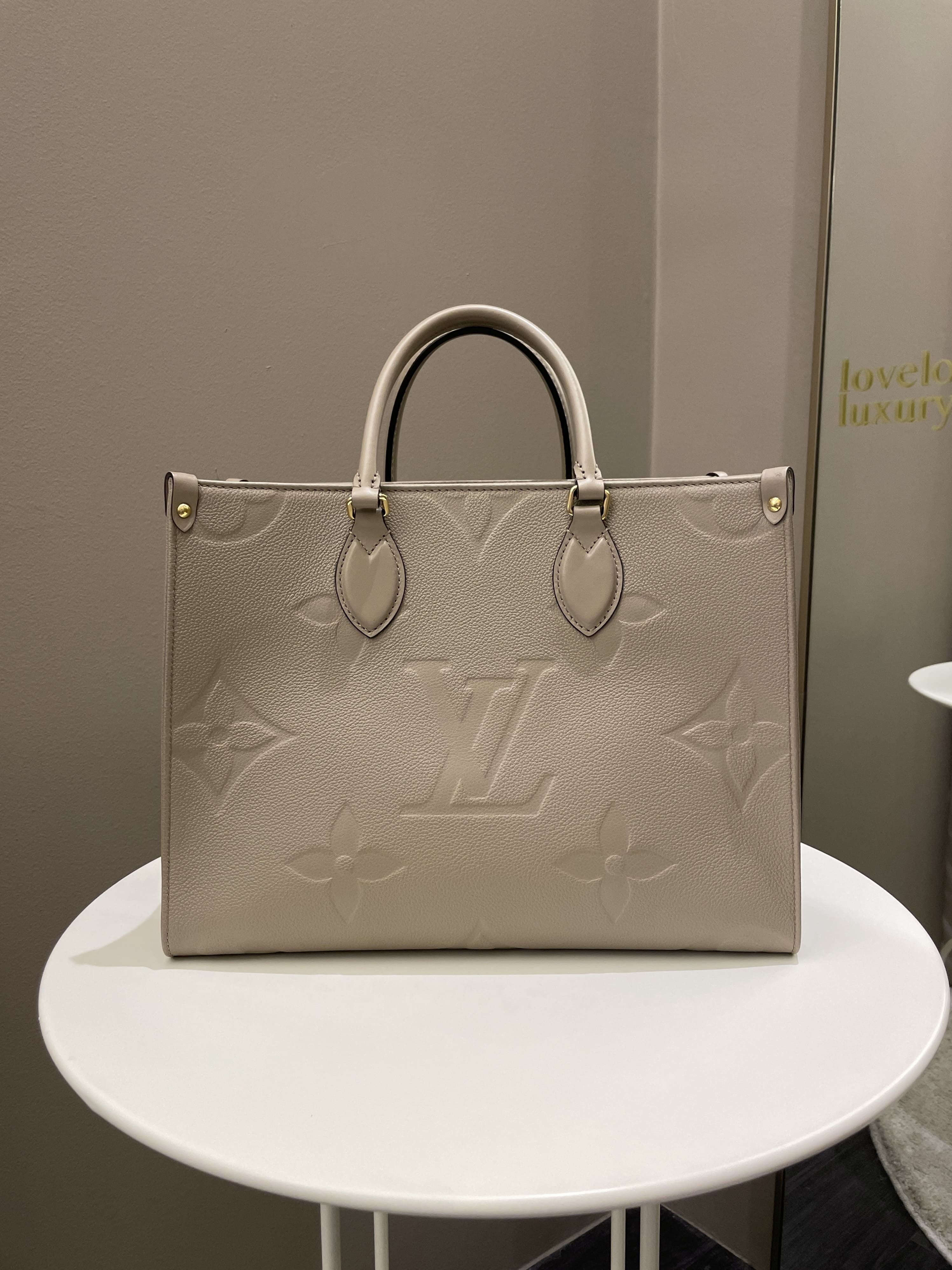 Louis Vuitton OnTheGo MM Tourterelle Empreinte