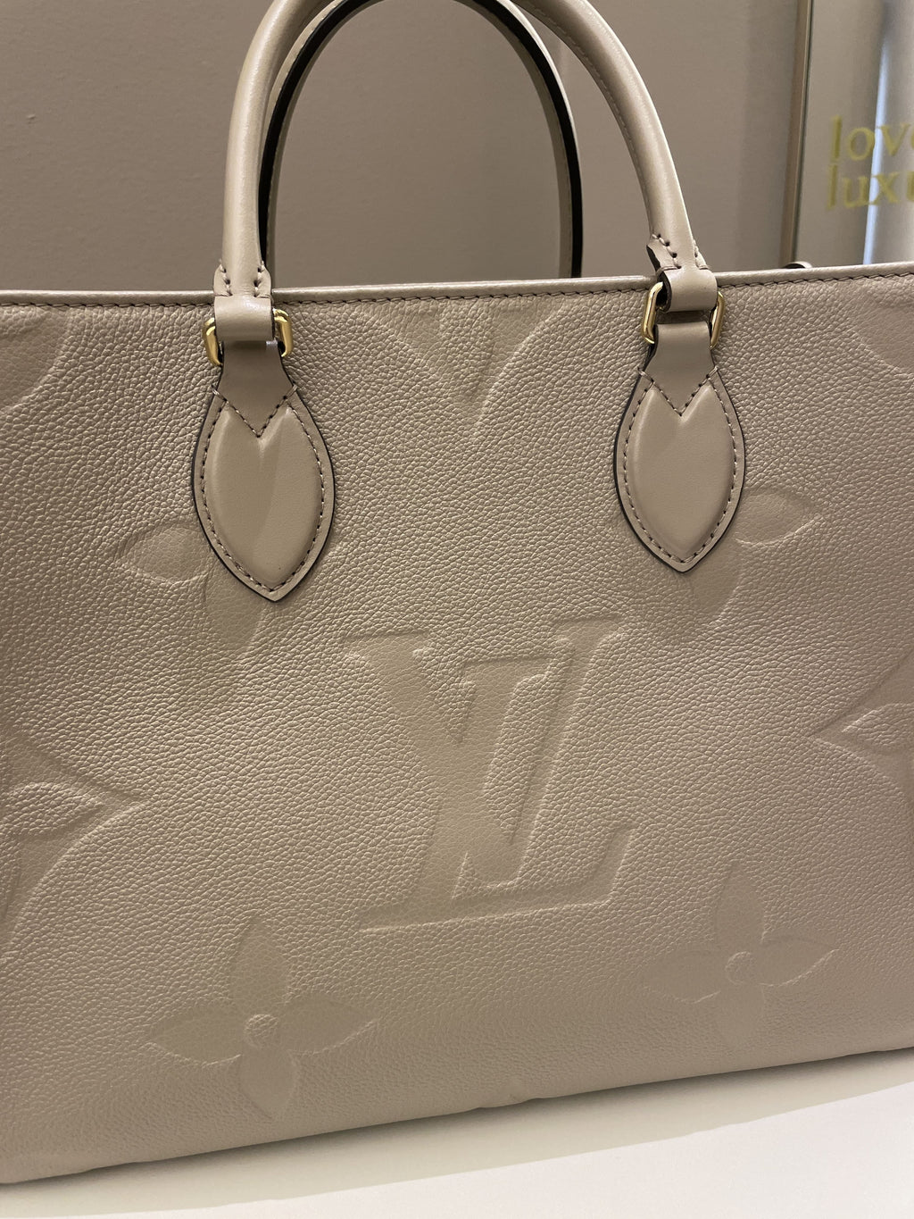 Louis Vuitton OnTheGo MM Tourterelle Empreinte