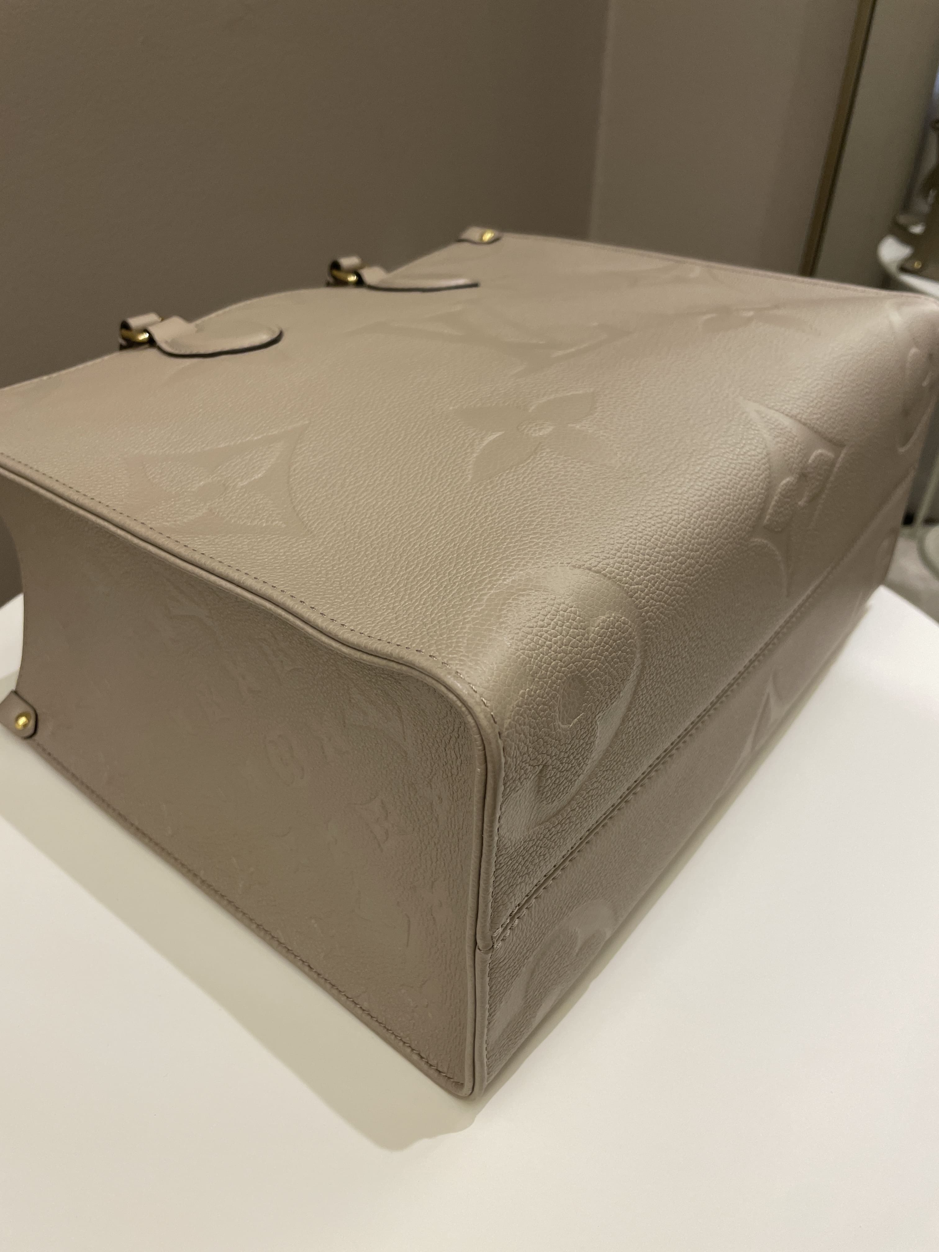 Louis Vuitton OnTheGo MM Tourterelle Empreinte