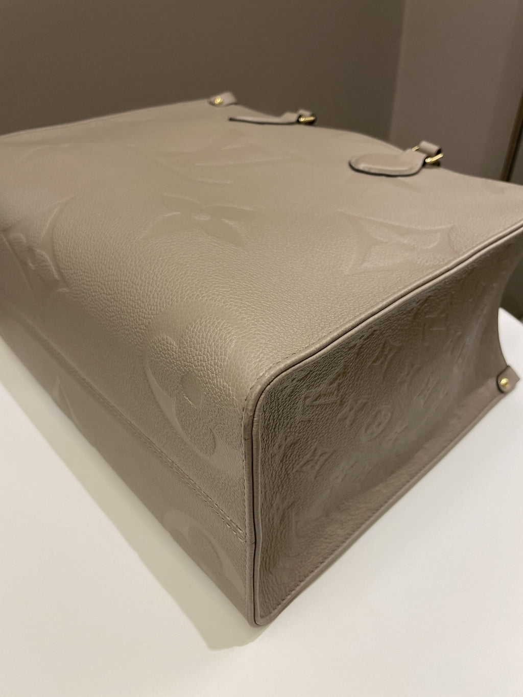 Louis Vuitton OnTheGo MM Tourterelle Empreinte