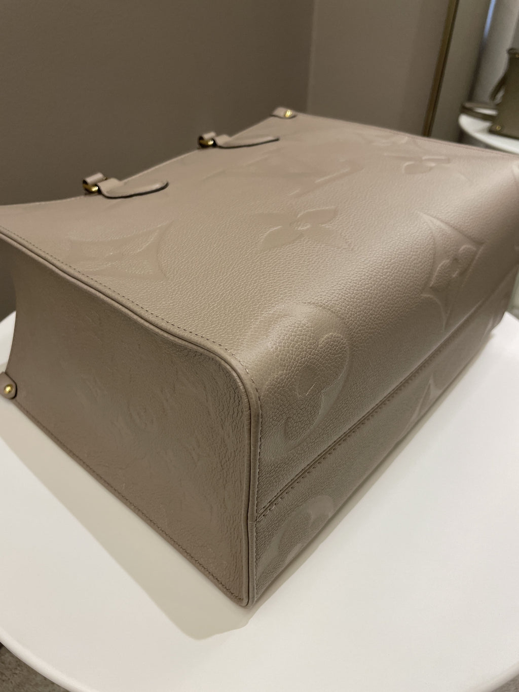Louis Vuitton OnTheGo MM Tourterelle Empreinte