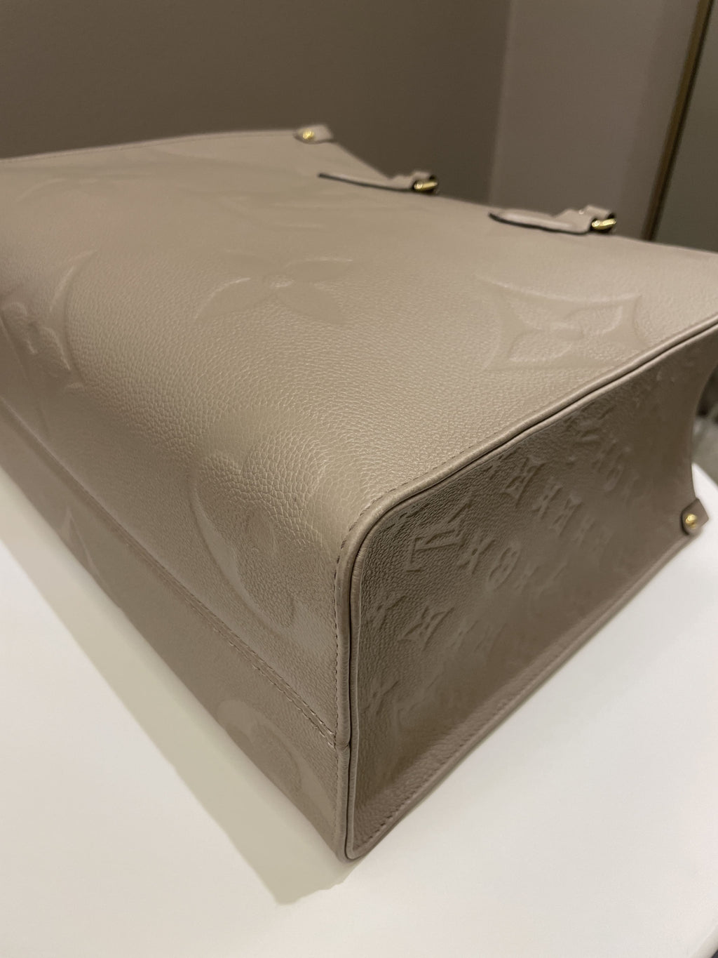 Louis Vuitton OnTheGo MM Tourterelle Empreinte