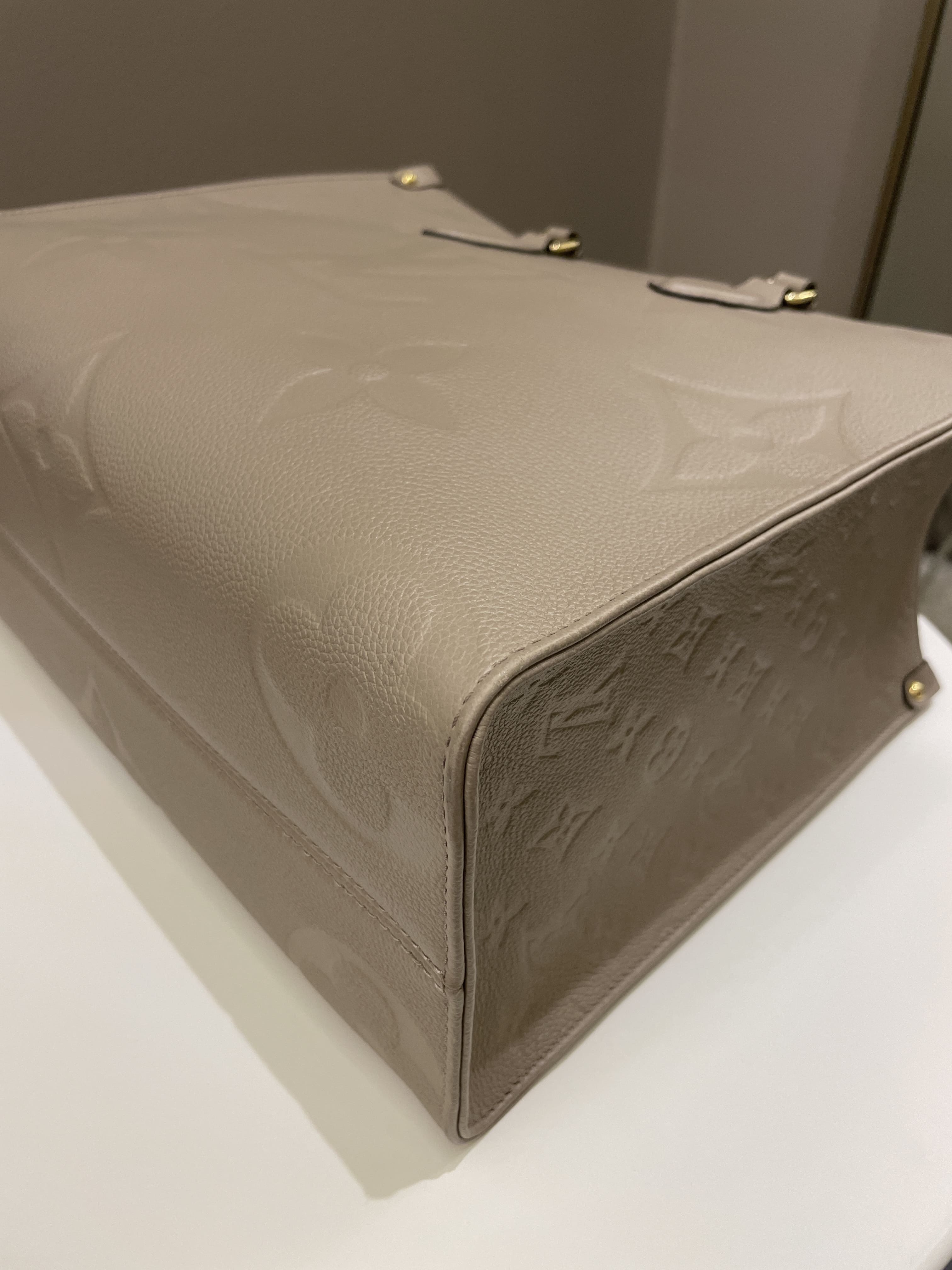 Louis Vuitton OnTheGo MM Tourterelle Empreinte