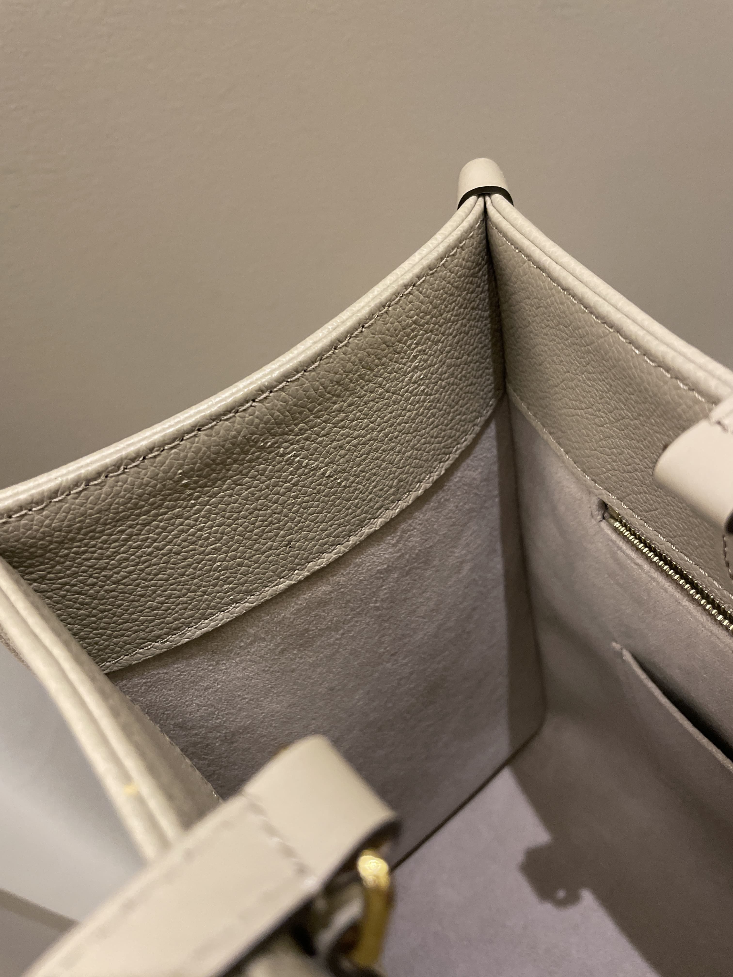 Louis Vuitton OnTheGo MM Tourterelle Empreinte