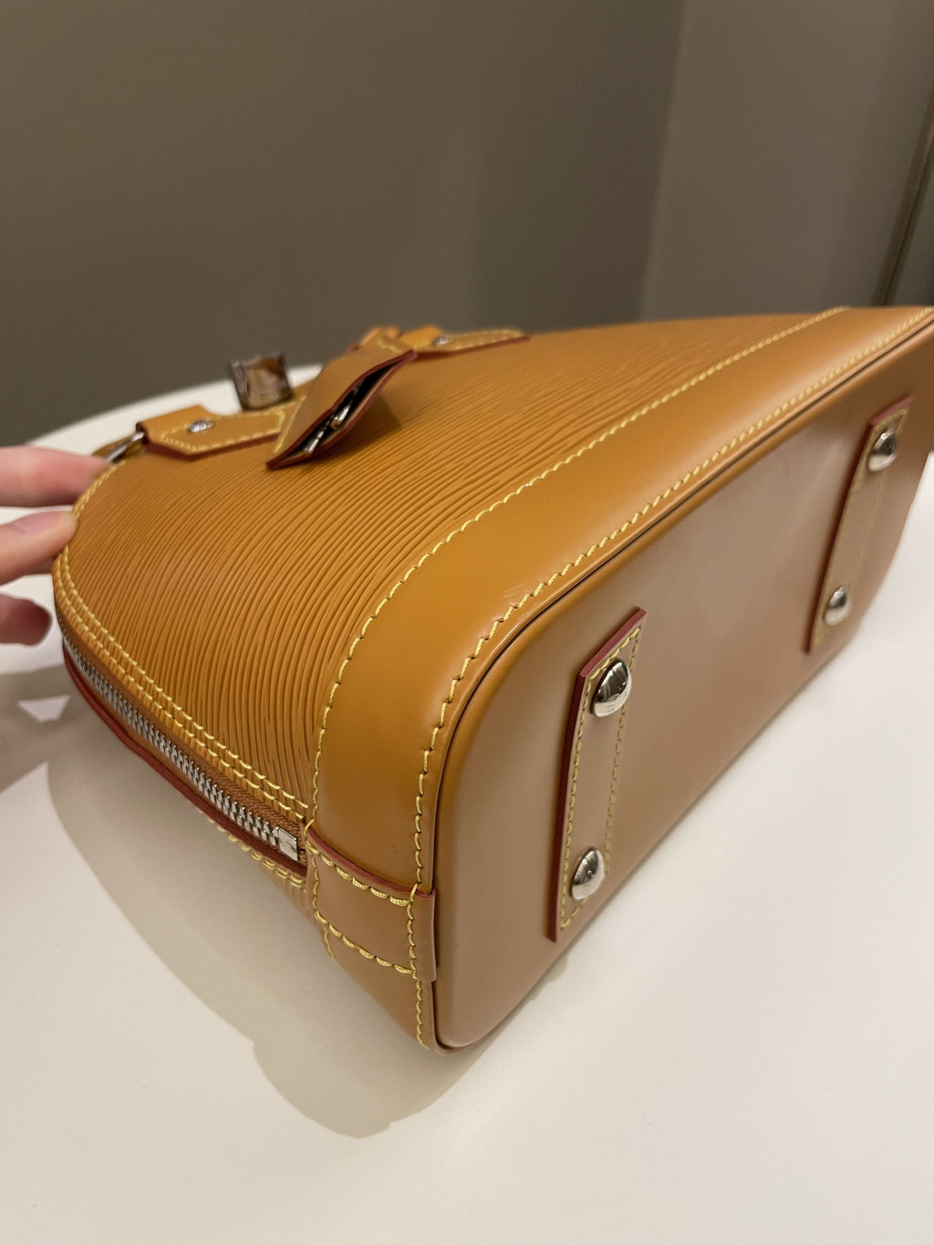 Louis Vuitton Alma BB Gold Miel Epi