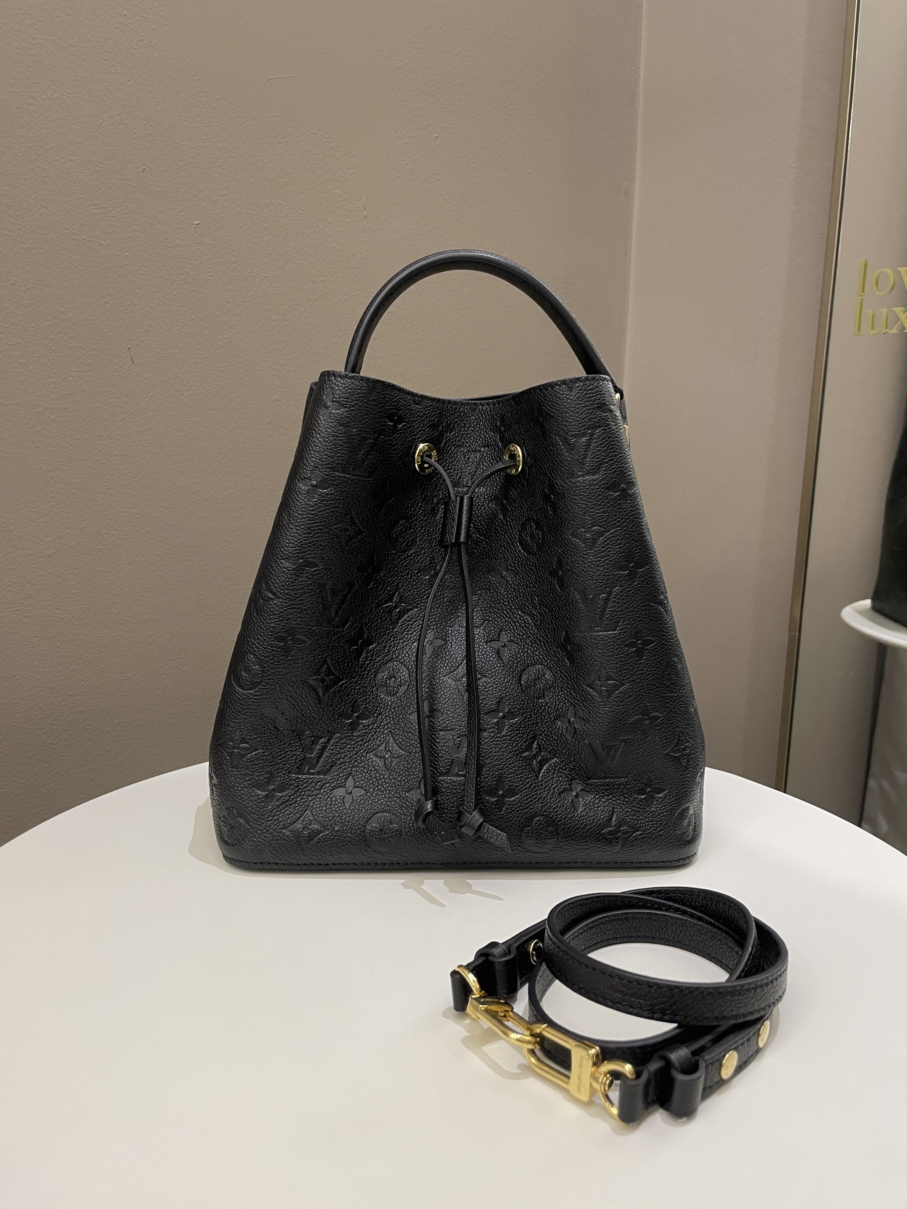 Louis Vuitton Neo Noe Bucket Bag Black Empreinte Leather