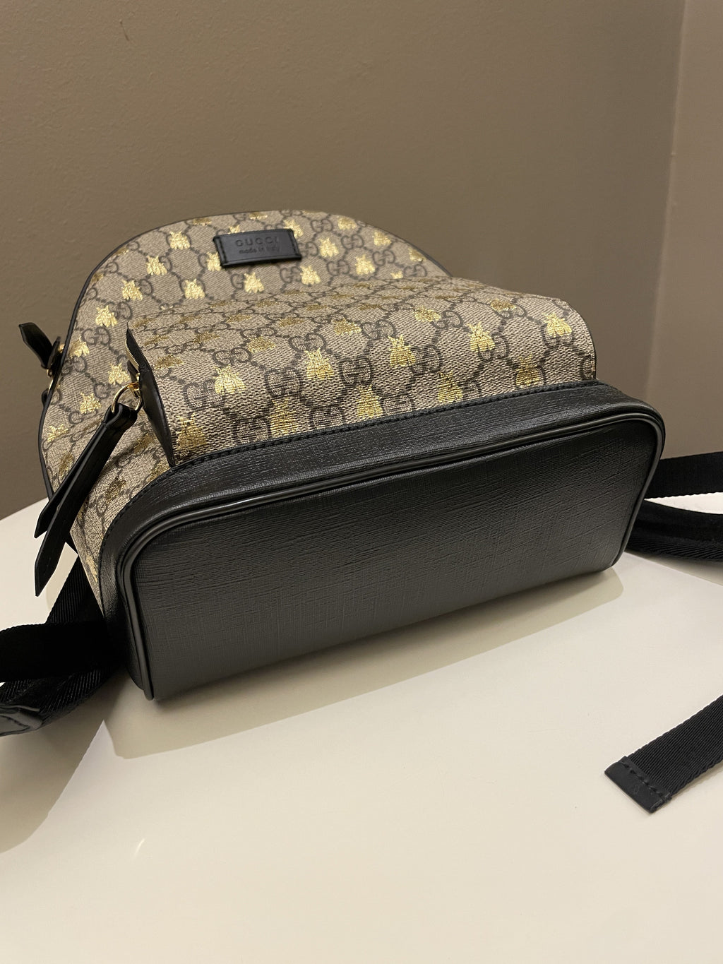 Gucci Bee GG Supreme Backpack Black / Gold
