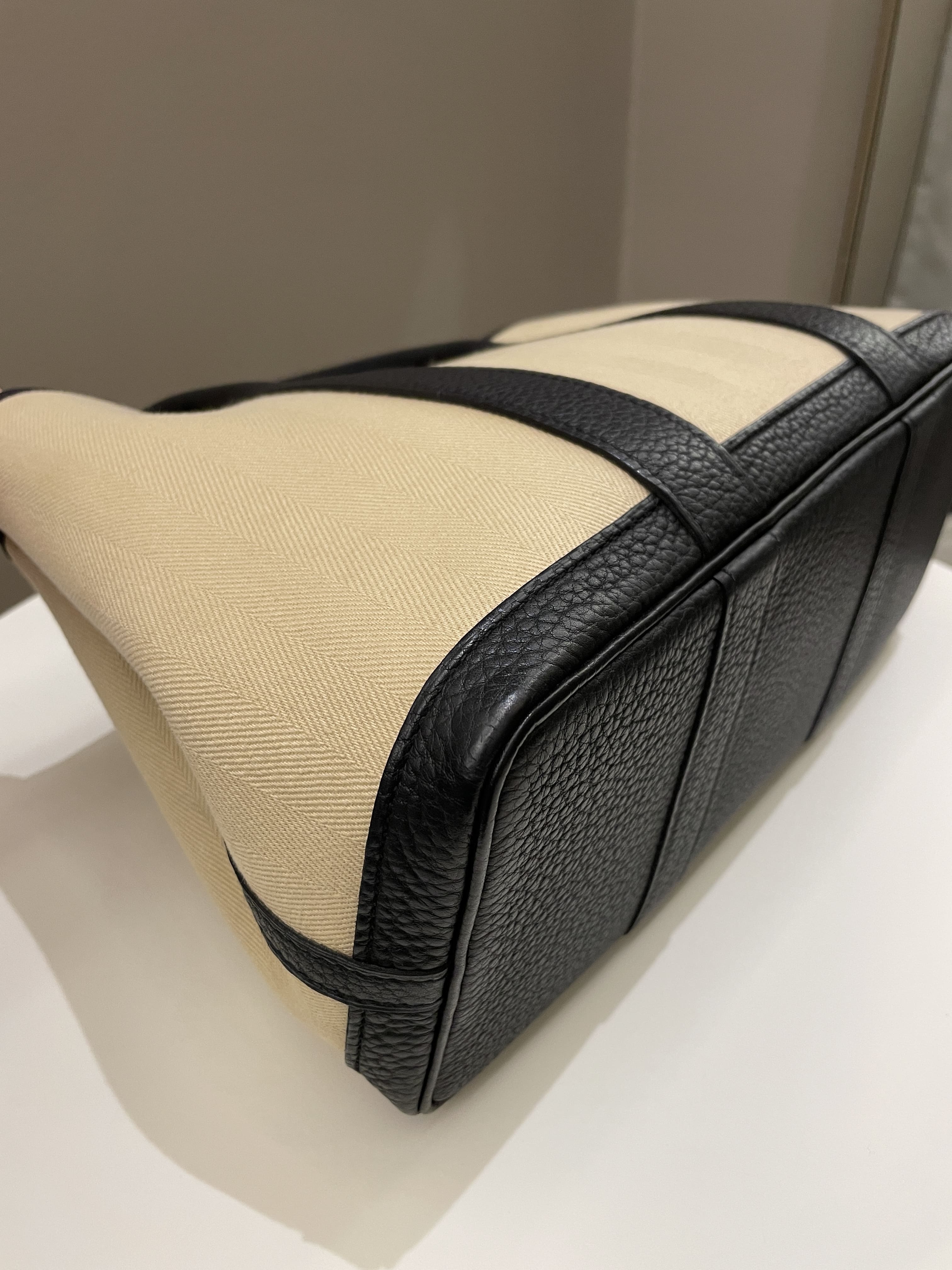 Garden Party 30 Toile Beige / Black Canvas
