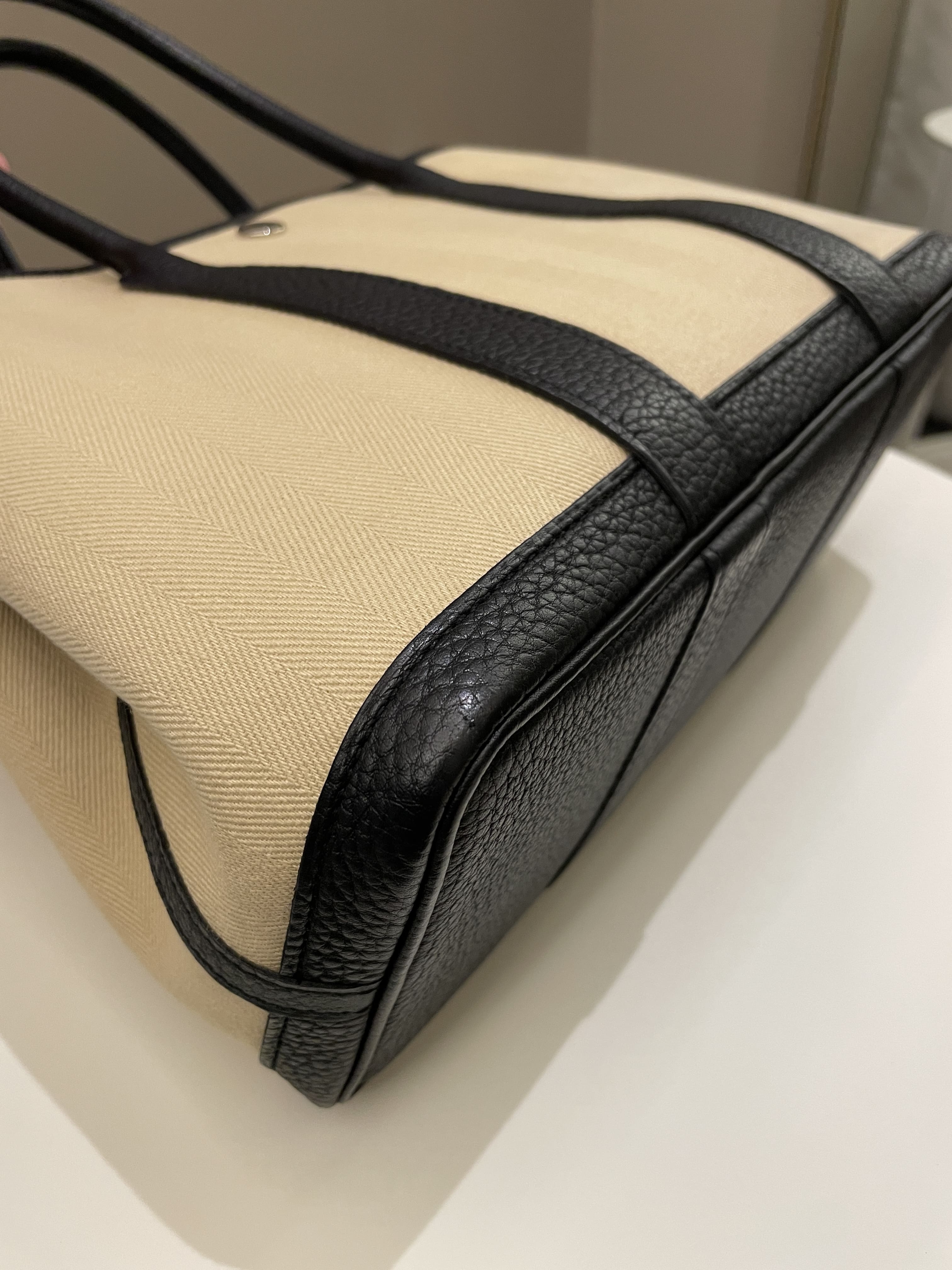 Garden Party 30 Toile Beige / Black Canvas