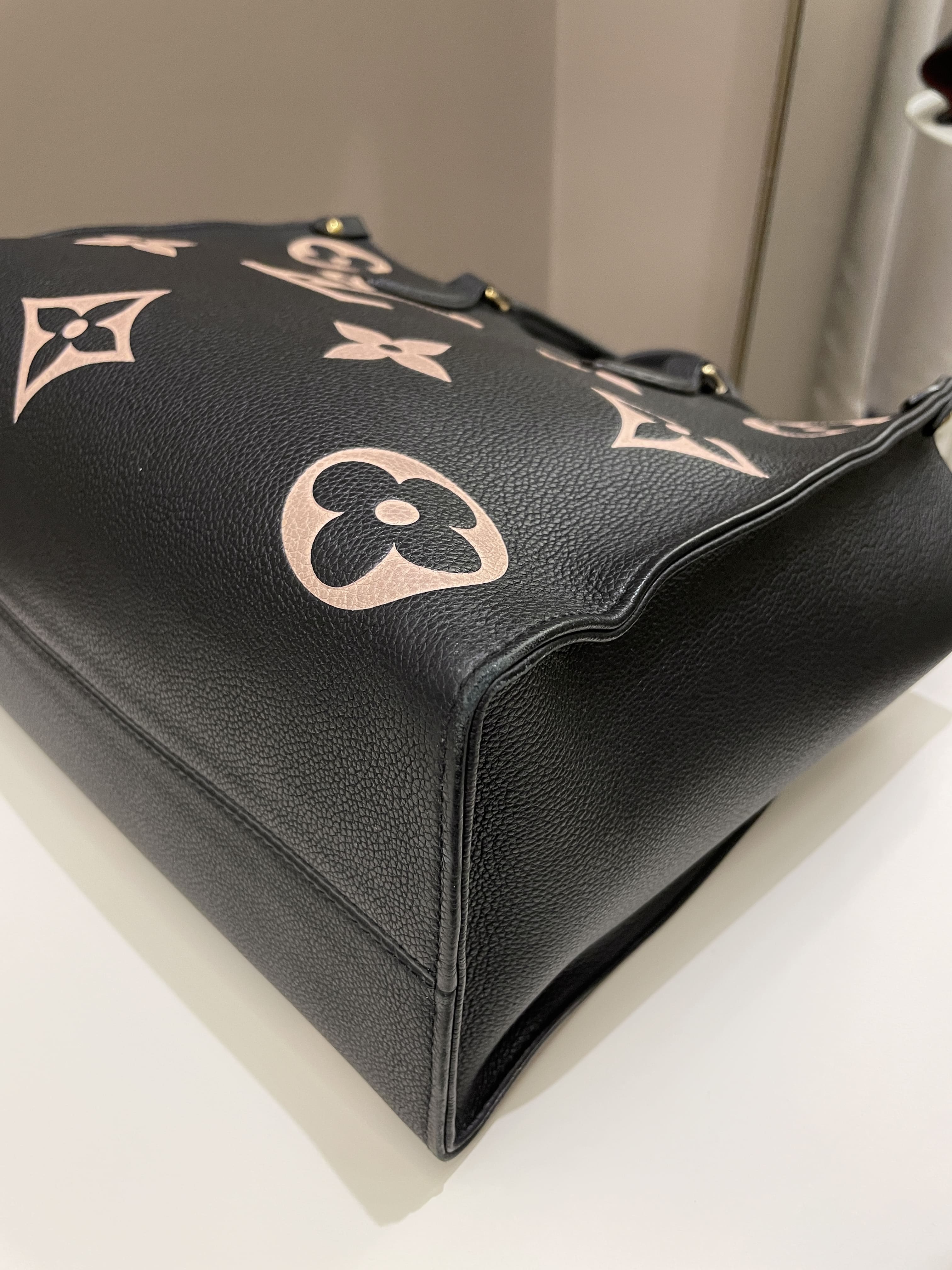 Louis Vuitton Onthego Tote MM Black / Crème