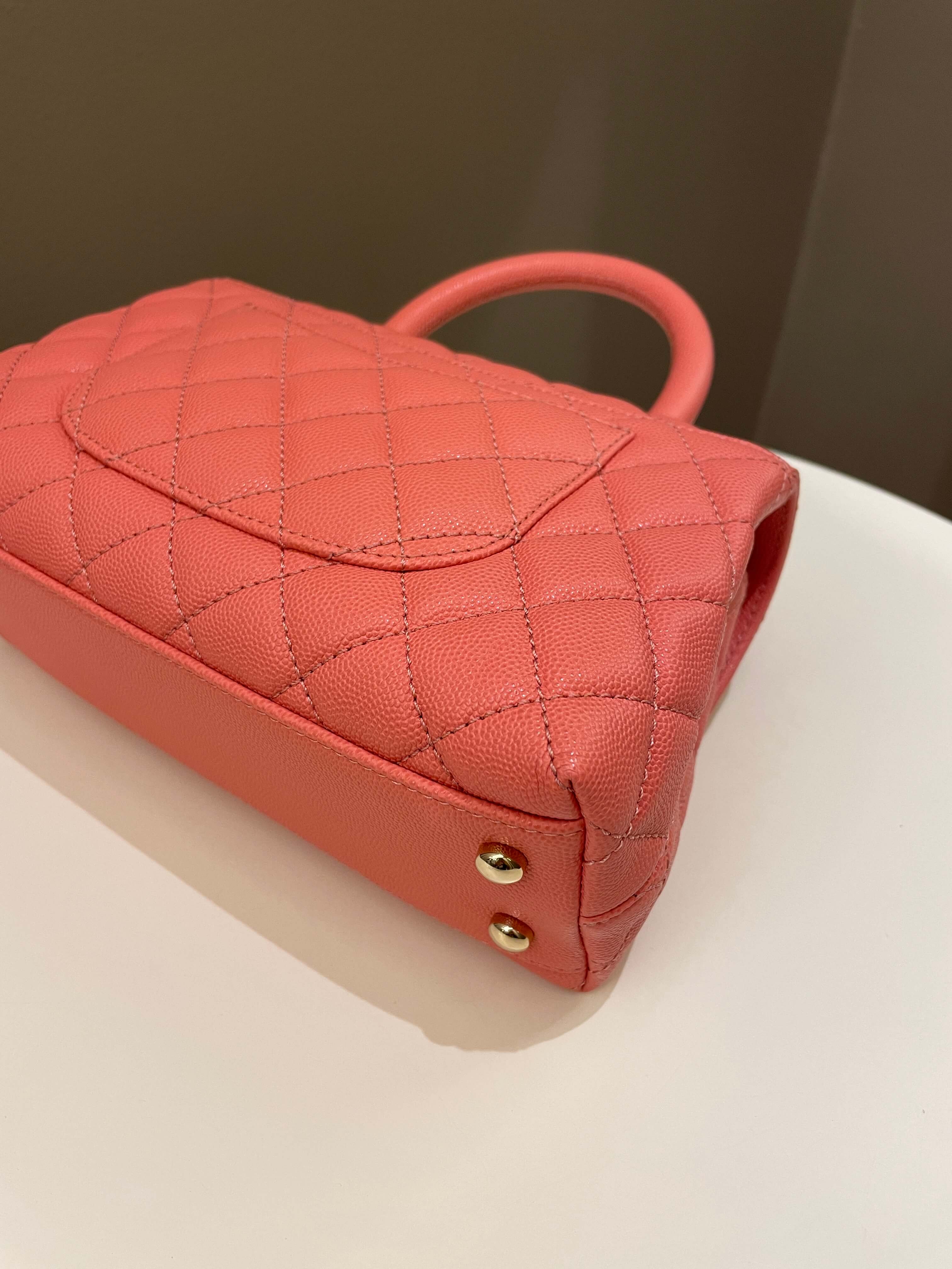 Chanel 22A Quilted Coco Handle Coral Pink Caviar