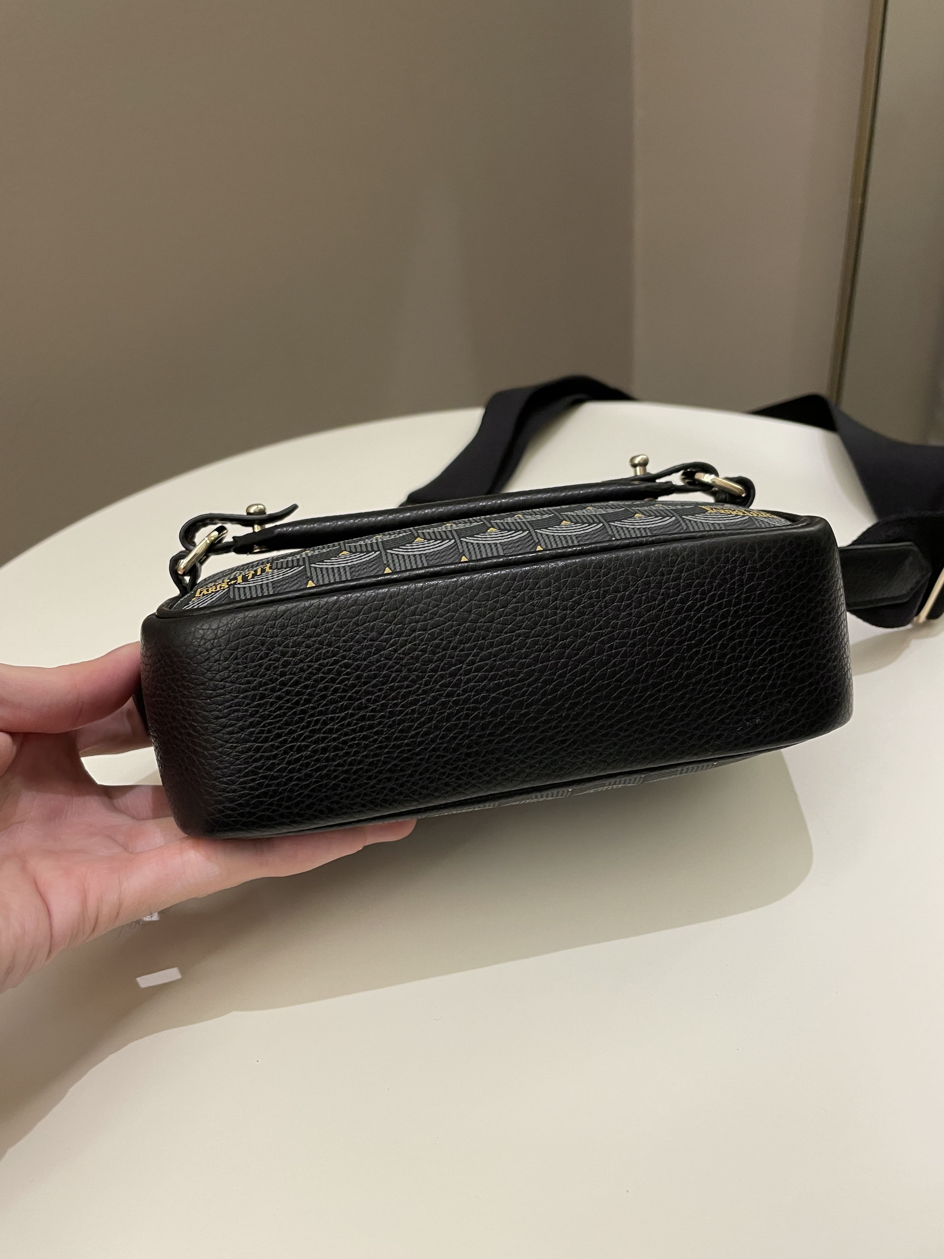 Faure Le Page Hands On 17 Bag Black Canvas Calfskin