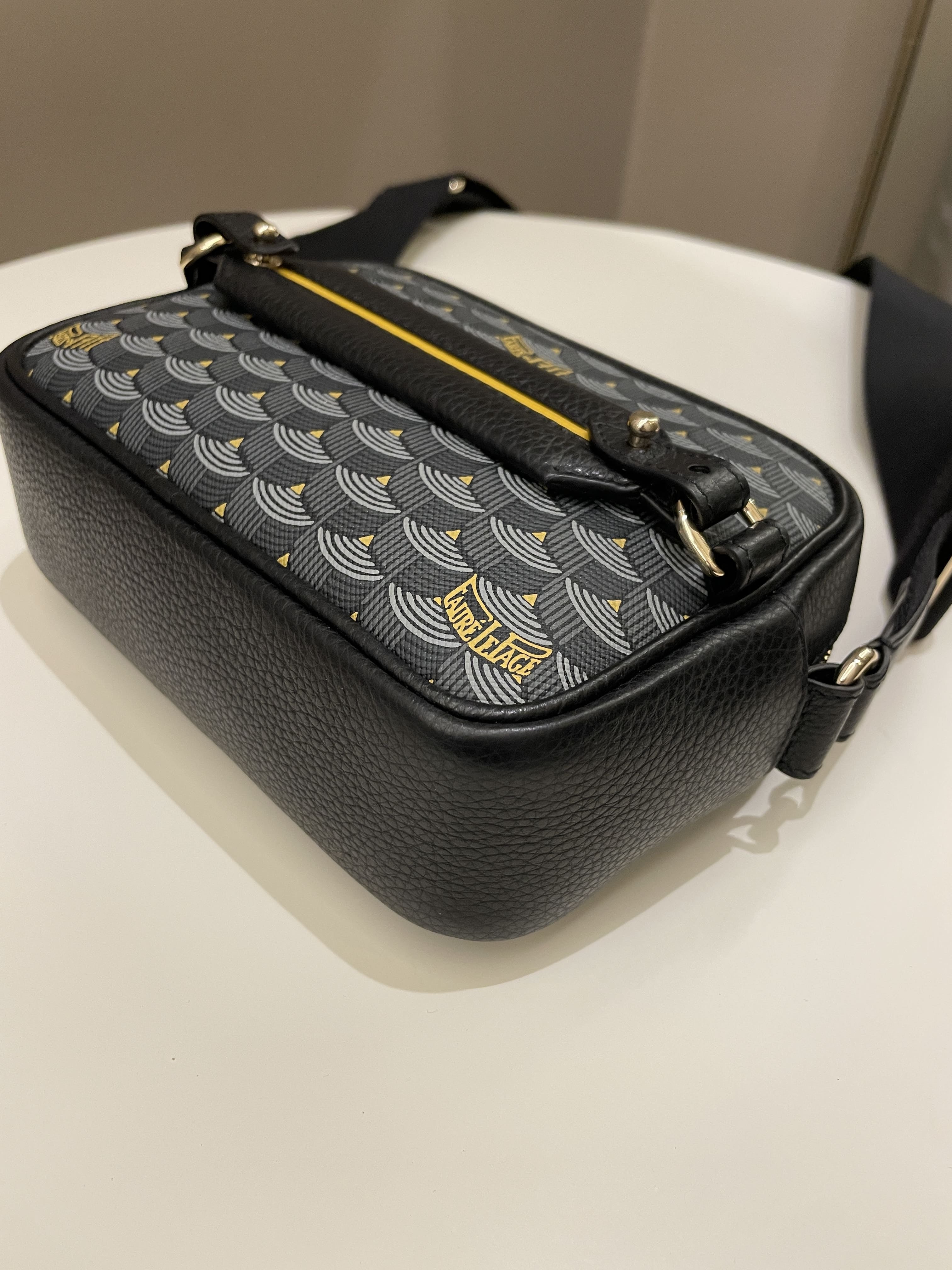 Faure Le Page Hands On 17 Bag Black Canvas Calfskin