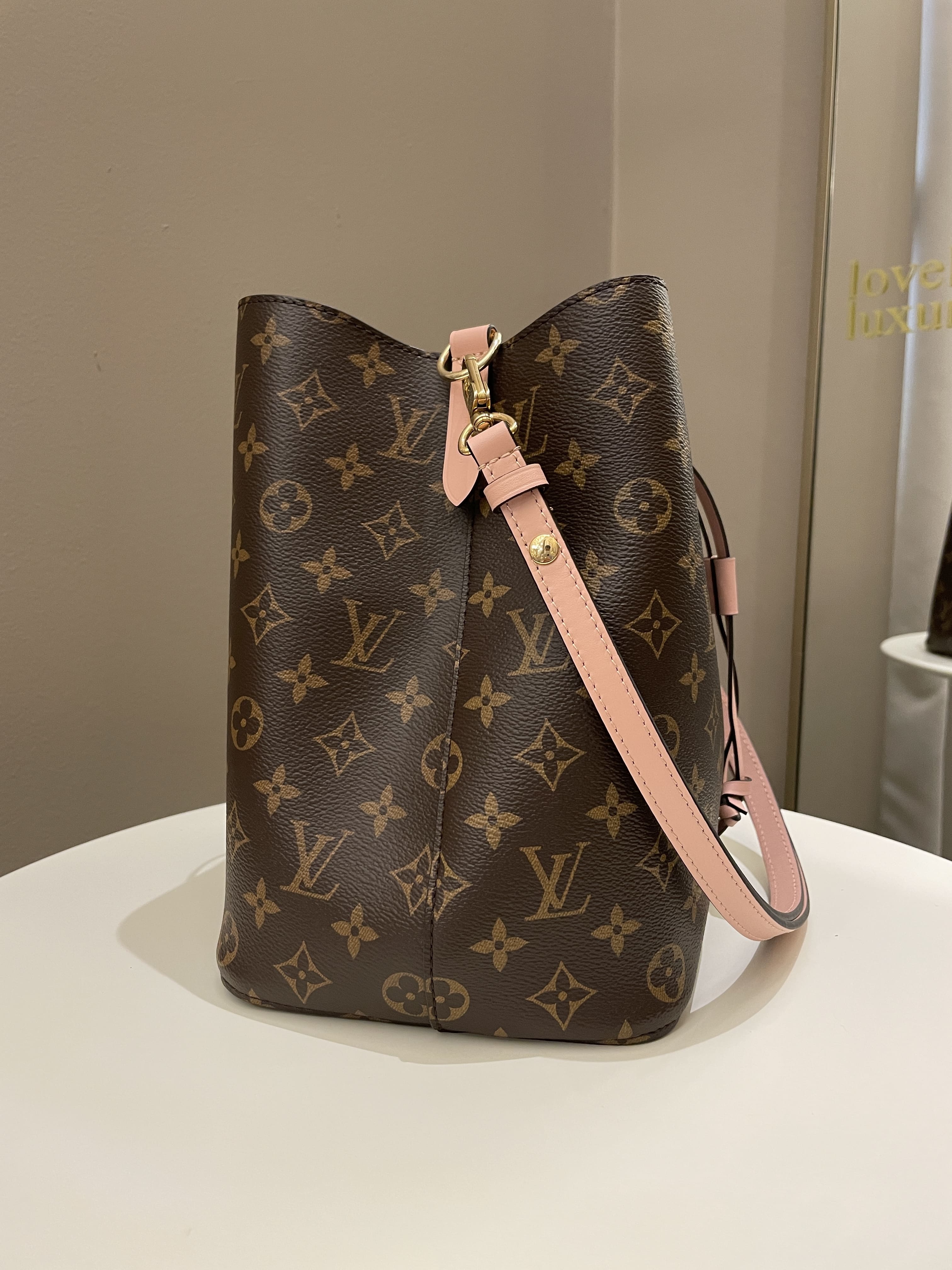 Louis Vuitton Neonoe MM Monogram Rose Poudre