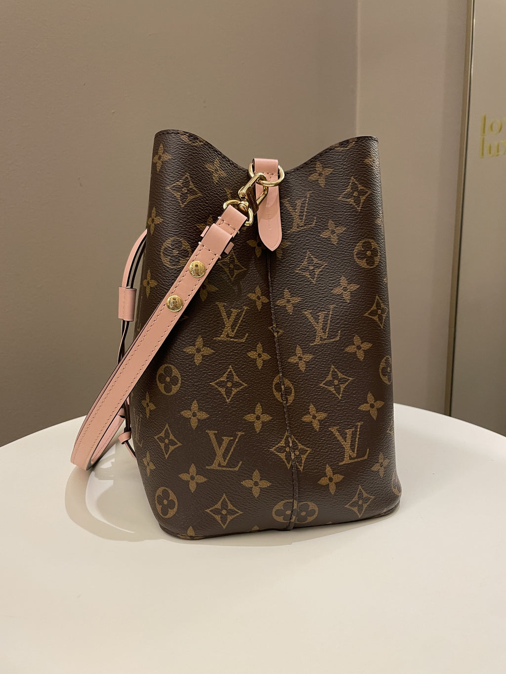 Louis Vuitton Neonoe MM Monogram Rose Poudre
