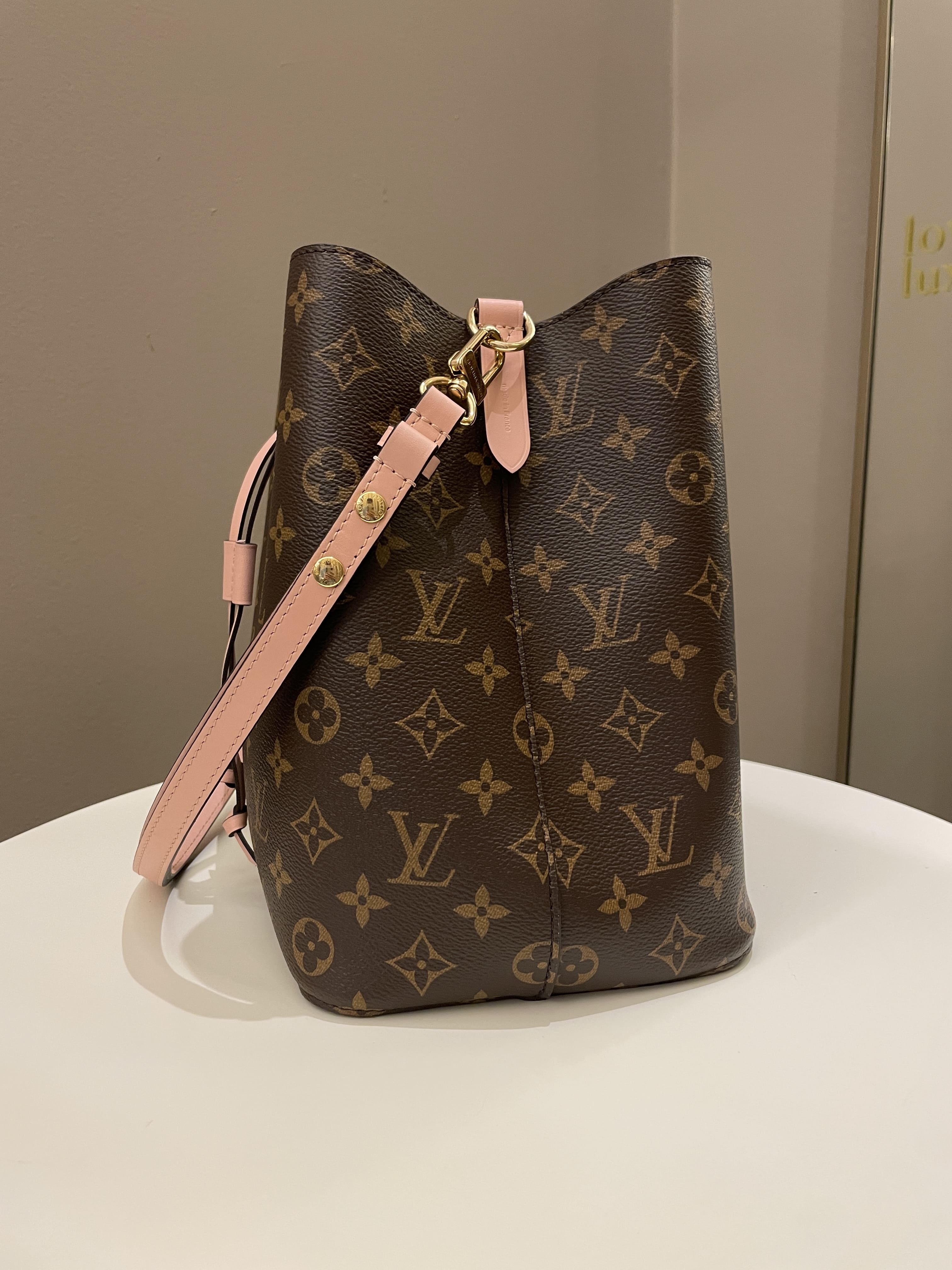 Louis Vuitton Neonoe MM Monogram Rose Poudre