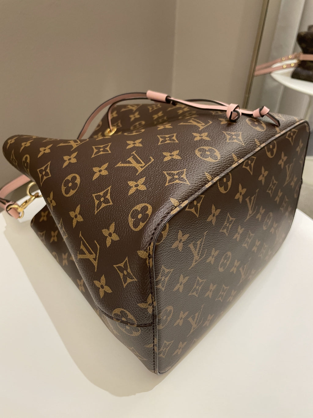Louis Vuitton Neonoe MM Monogram Rose Poudre