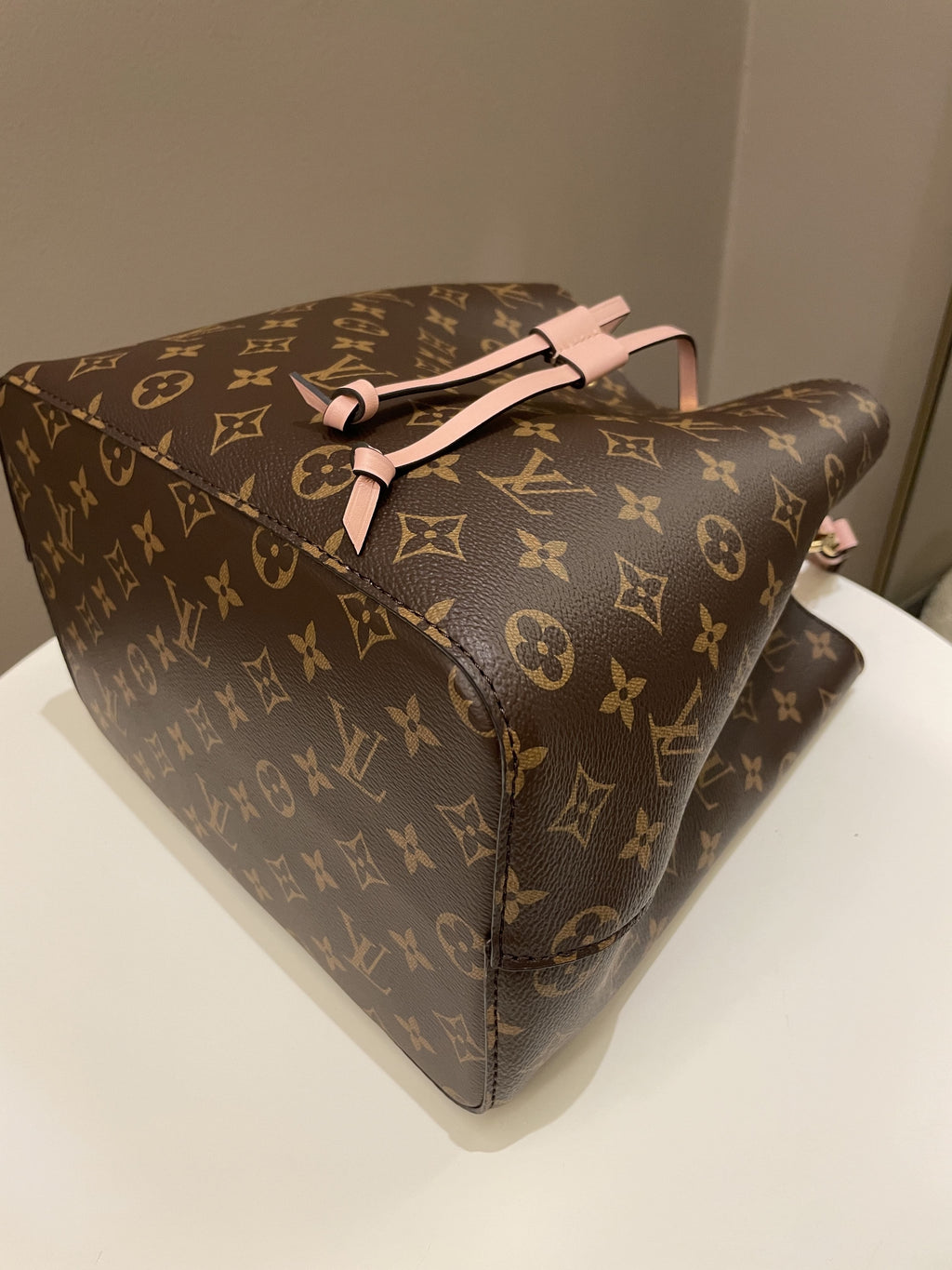 Louis Vuitton Neonoe MM Monogram Rose Poudre