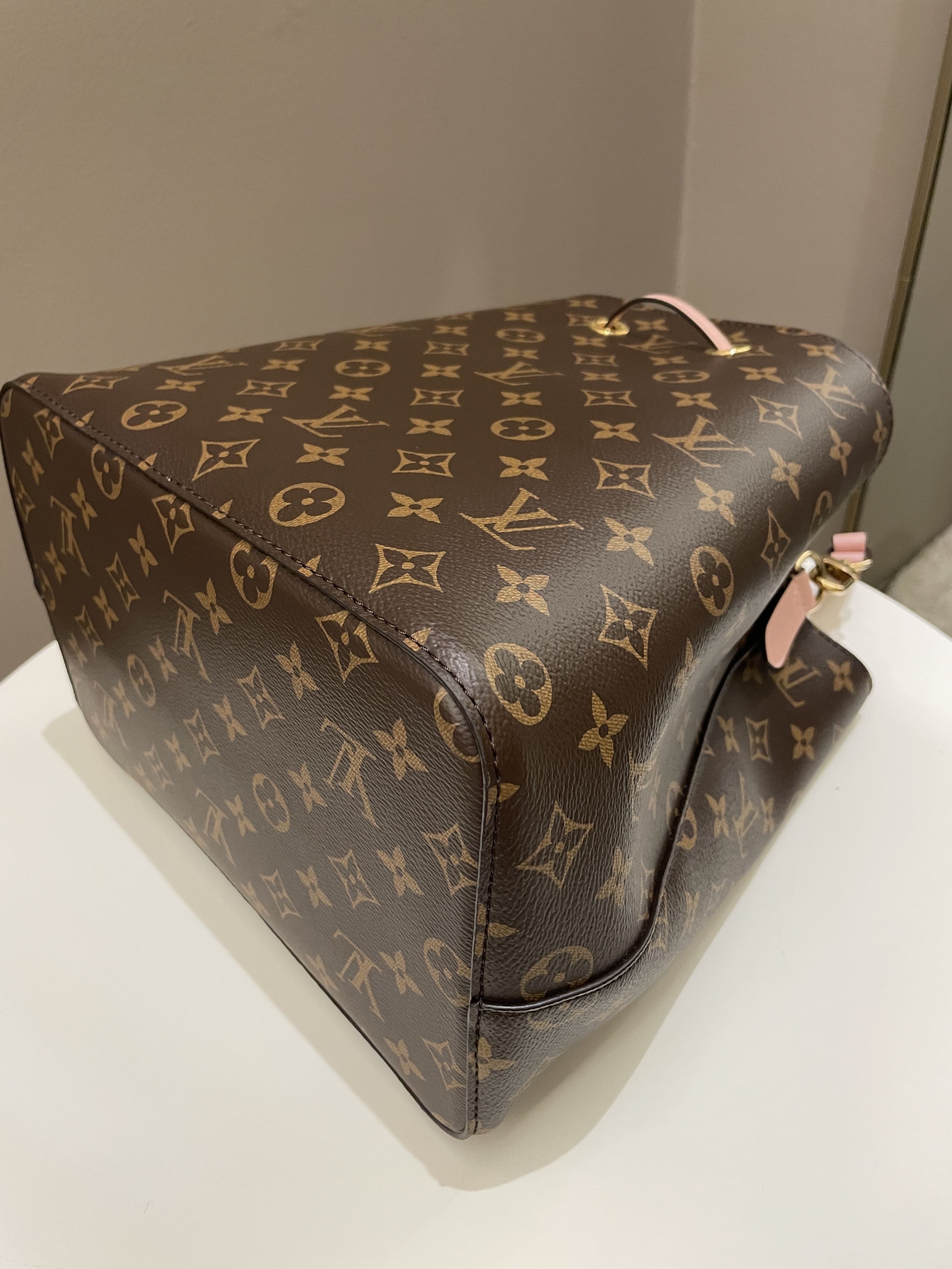 Louis Vuitton Neonoe MM Monogram Rose Poudre