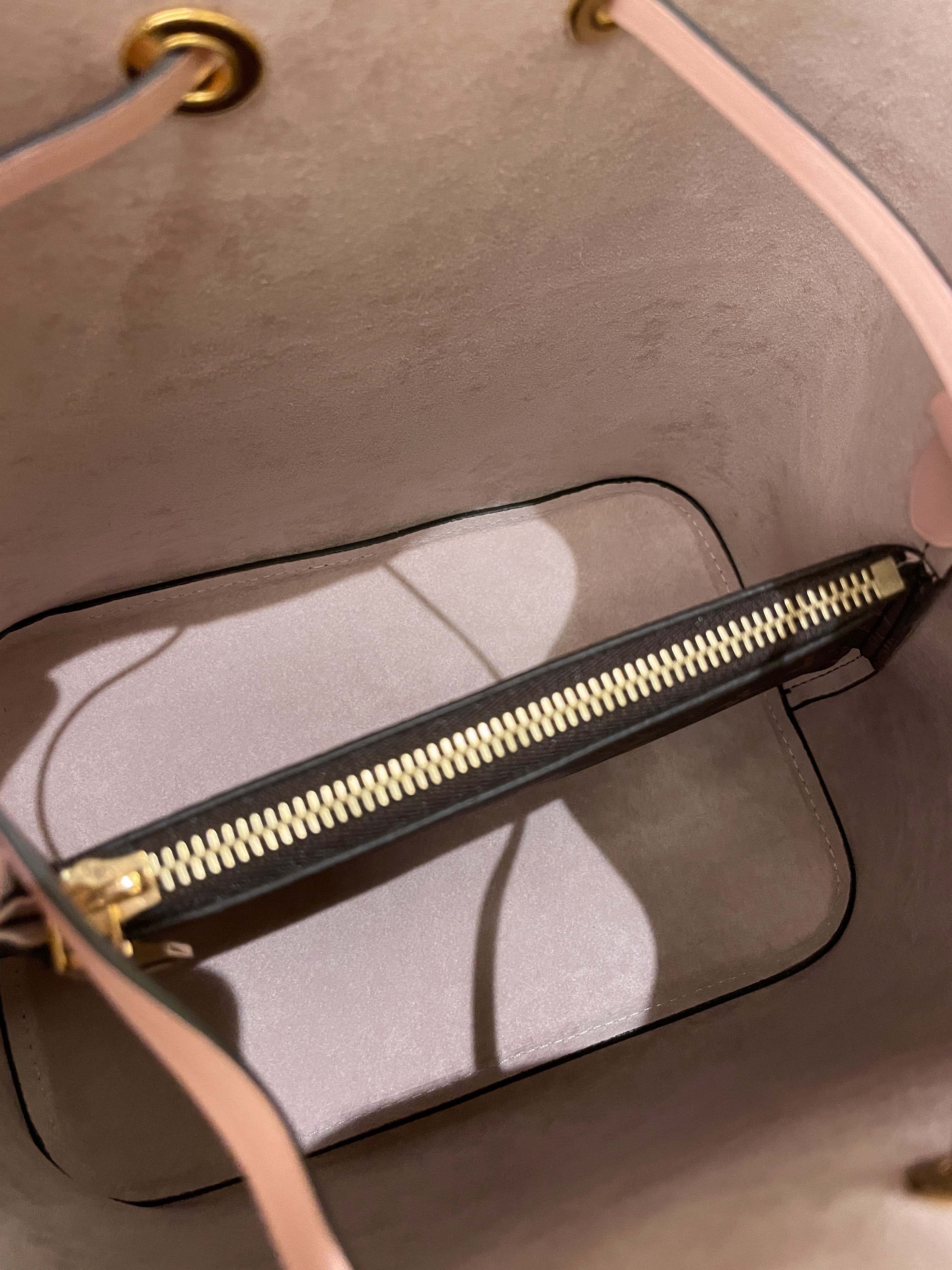 Louis Vuitton Neonoe MM Monogram Rose Poudre