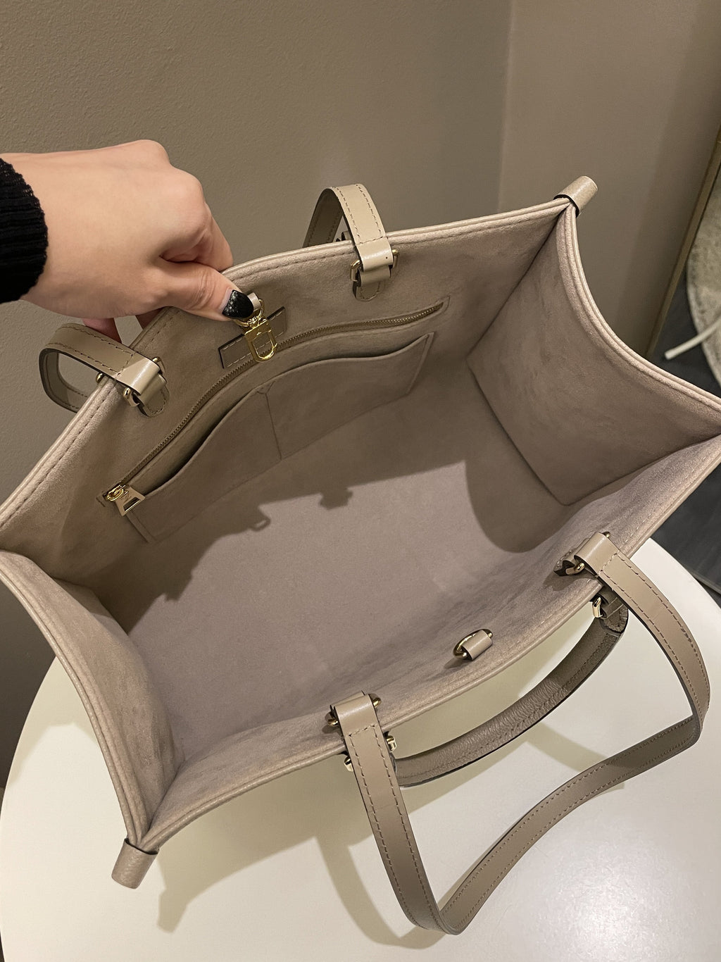 Louis Vuitton OnTheGo MM Tourterelle / Crème