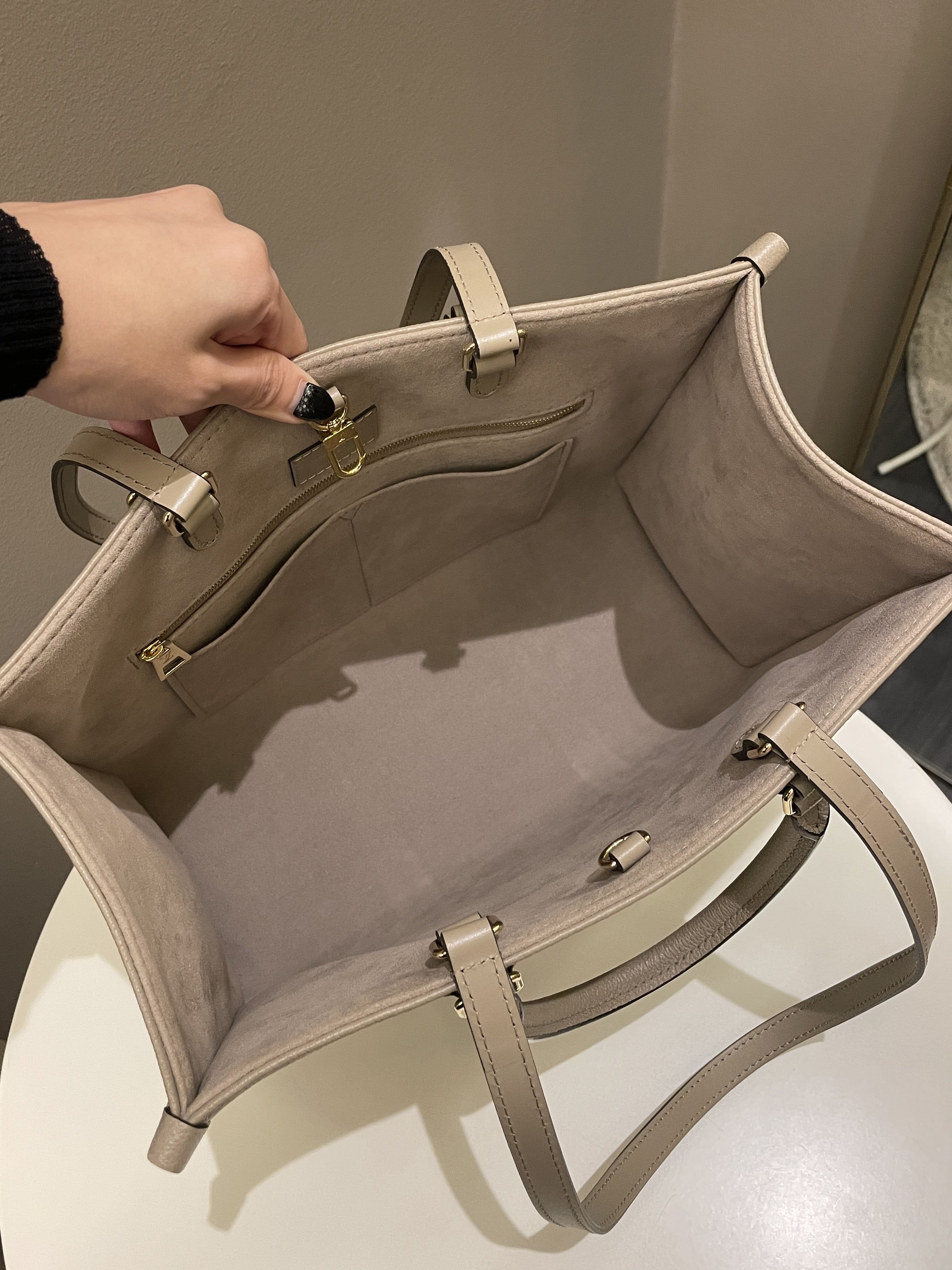 Louis Vuitton OnTheGo MM Tourterelle / Crème